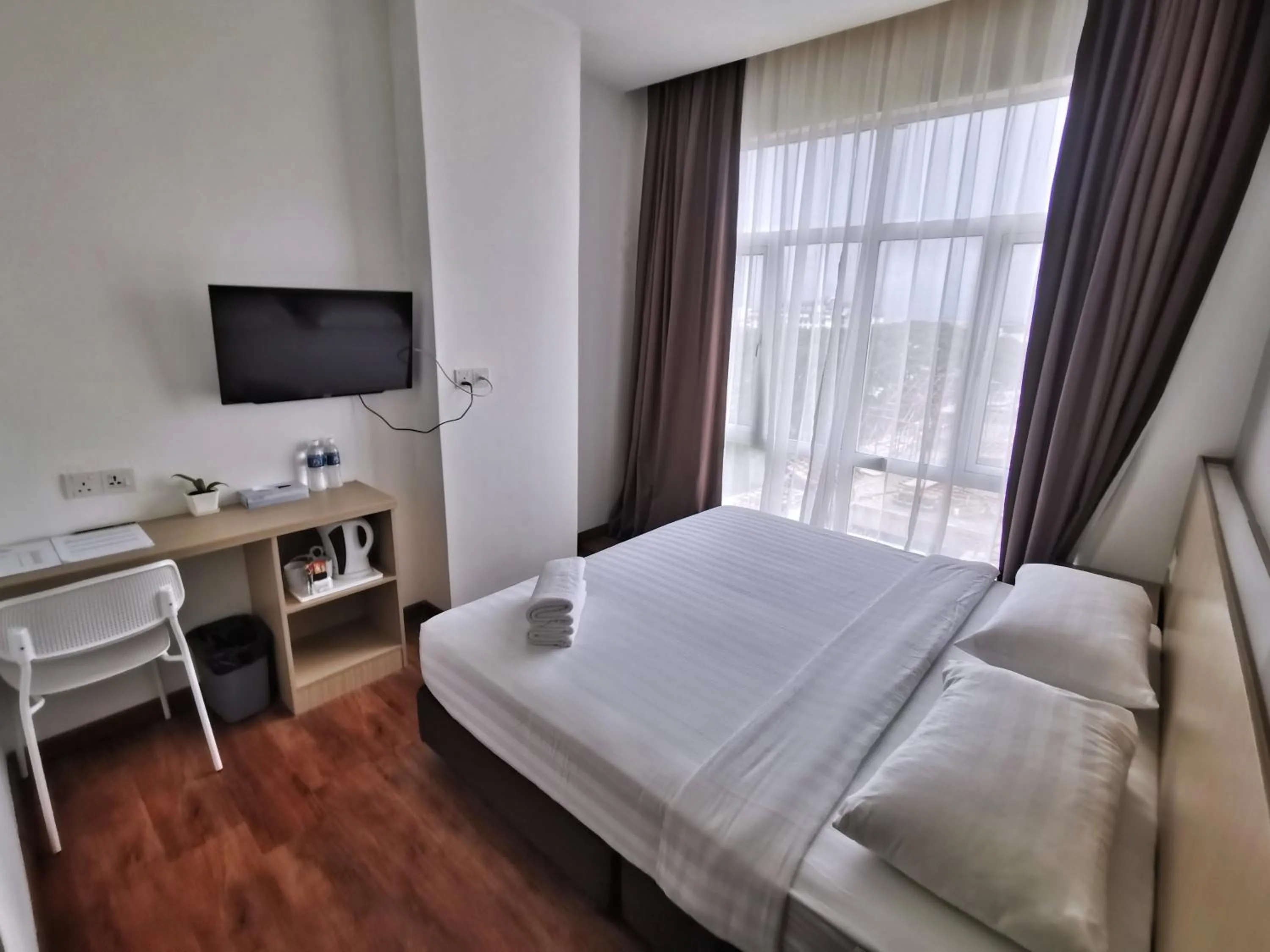 Bedroom, Bed in Green World Hotel