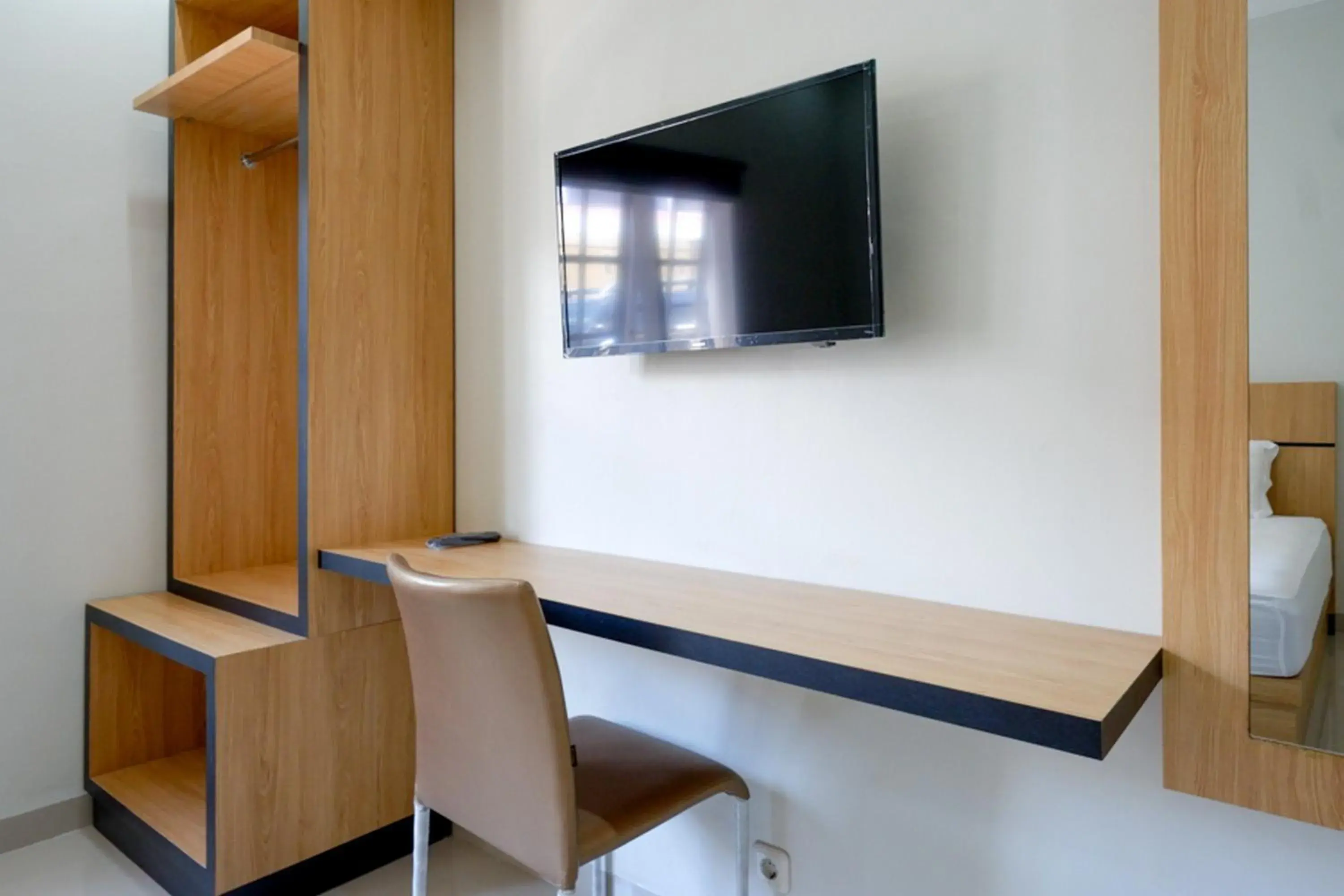 Bedroom in RedDoorz Syariah near Mutiara SIS Al Jufrie Airport Palu 2 Bedroom in RedDoorz Syariah near Mutiara SIS Al Jufrie Airport Palu 2