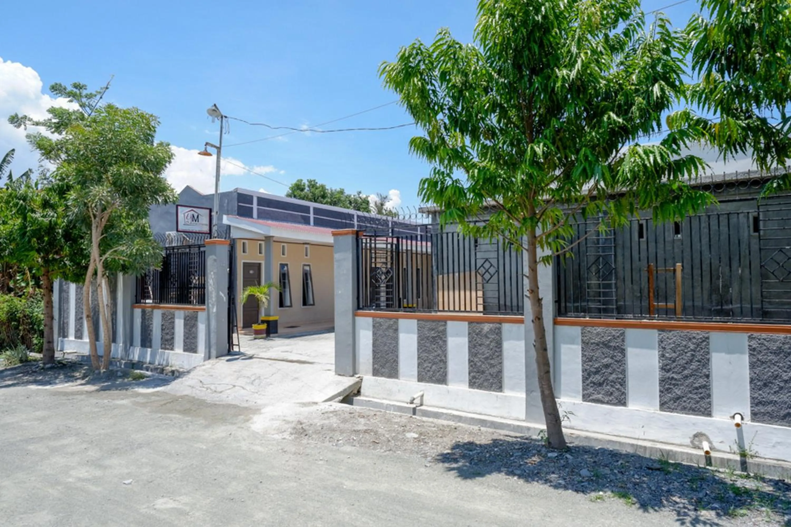 Property building in RedDoorz Syariah near Mutiara SIS Al Jufrie Airport Palu 2