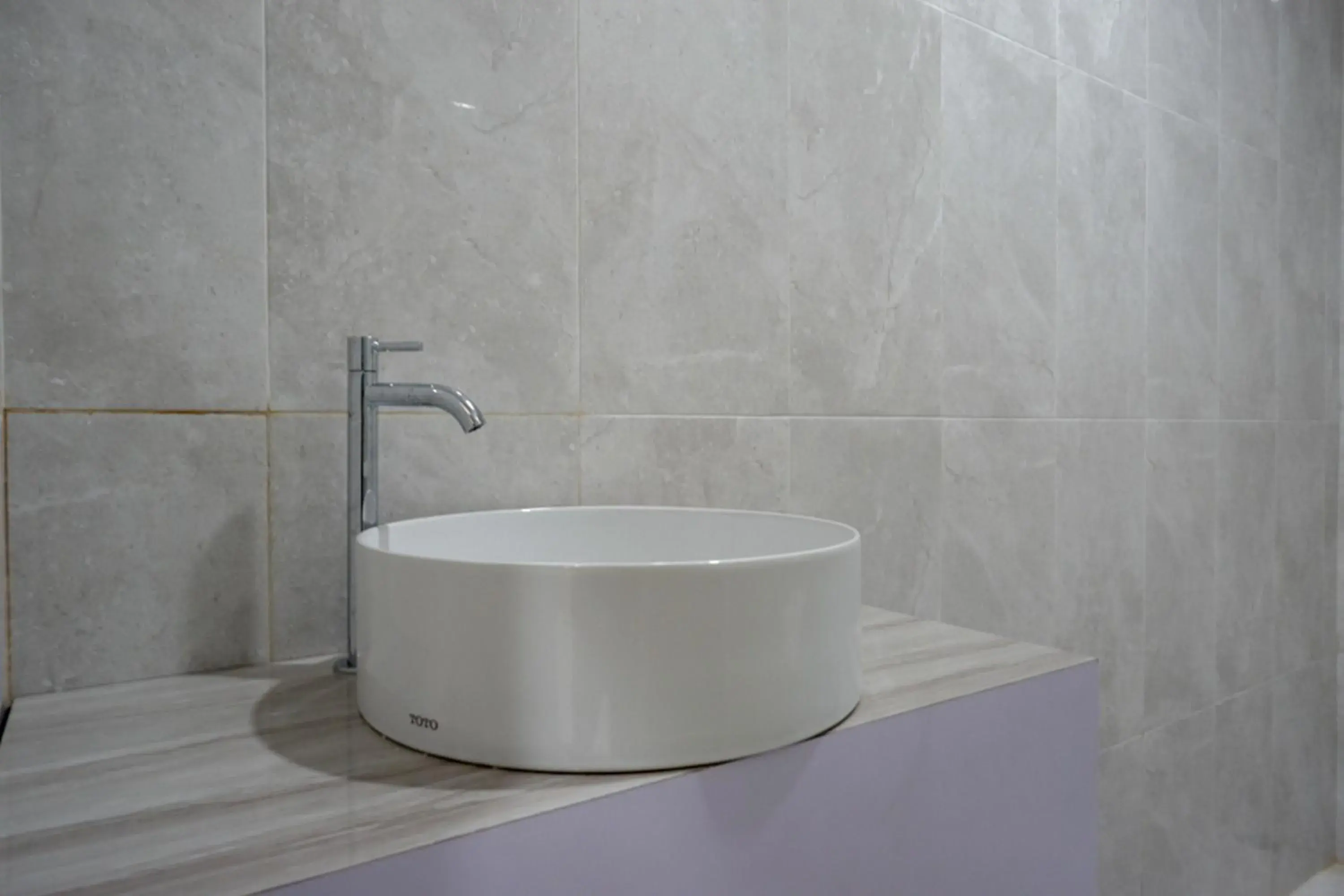 Bathroom in RedDoorz Syariah near Mutiara SIS Al Jufrie Airport Palu 2 Bathroom in RedDoorz Syariah near Mutiara SIS Al Jufrie Airport Palu 2