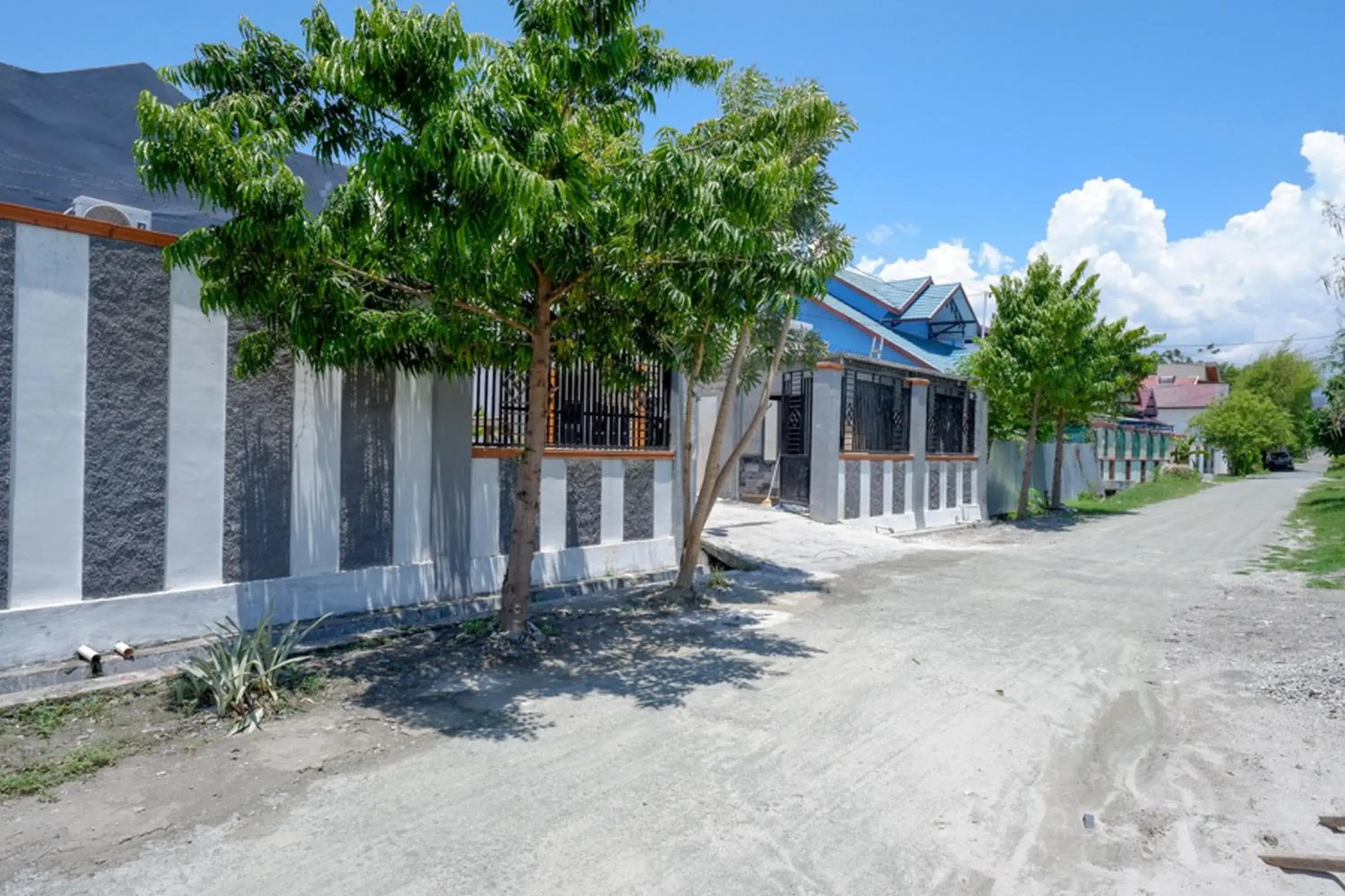 Property building in RedDoorz Syariah near Mutiara SIS Al Jufrie Airport Palu 2 Property building in RedDoorz Syariah near Mutiara SIS Al Jufrie Airport Palu 2