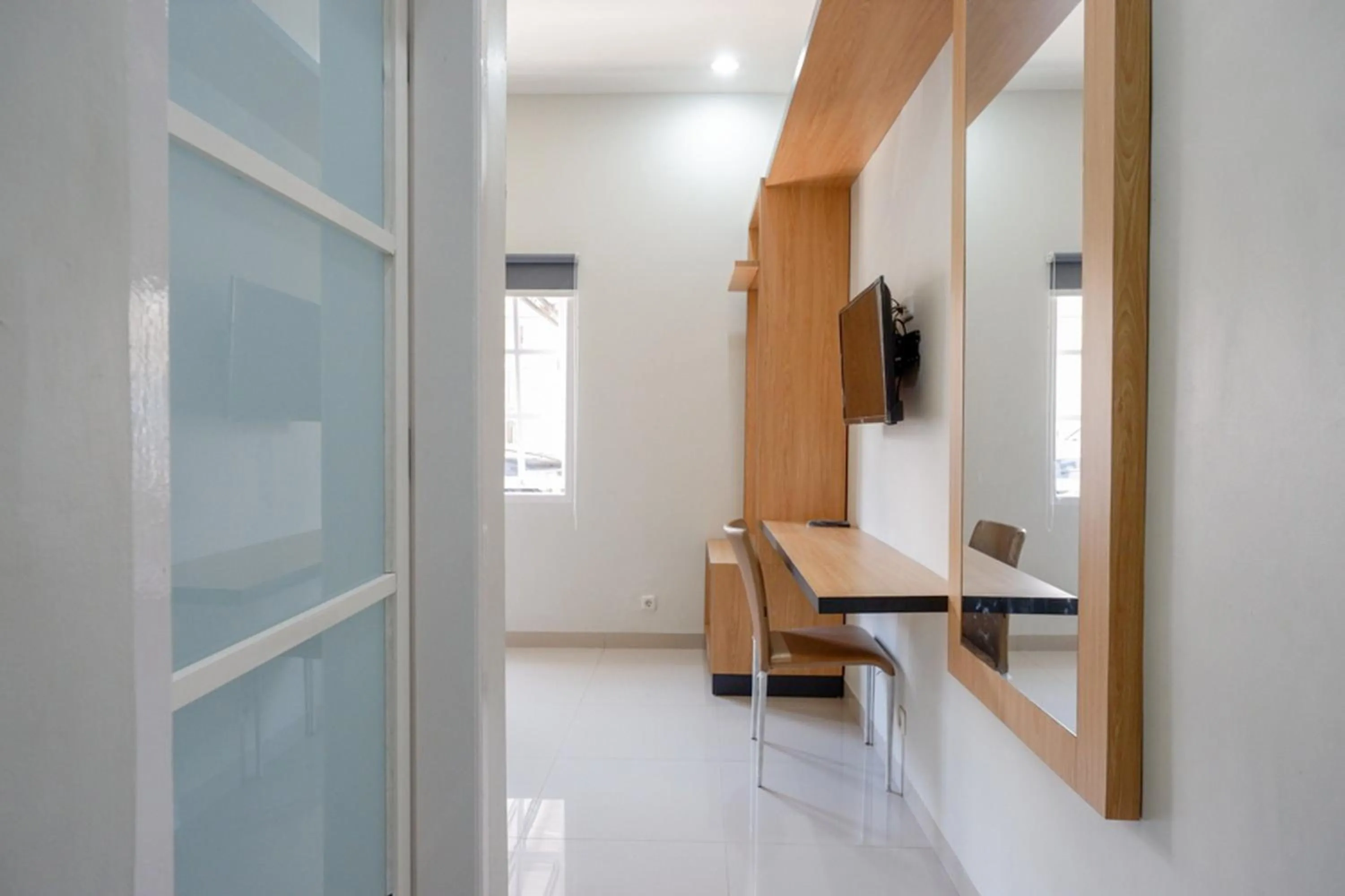 Bedroom in RedDoorz Syariah near Mutiara SIS Al Jufrie Airport Palu 2