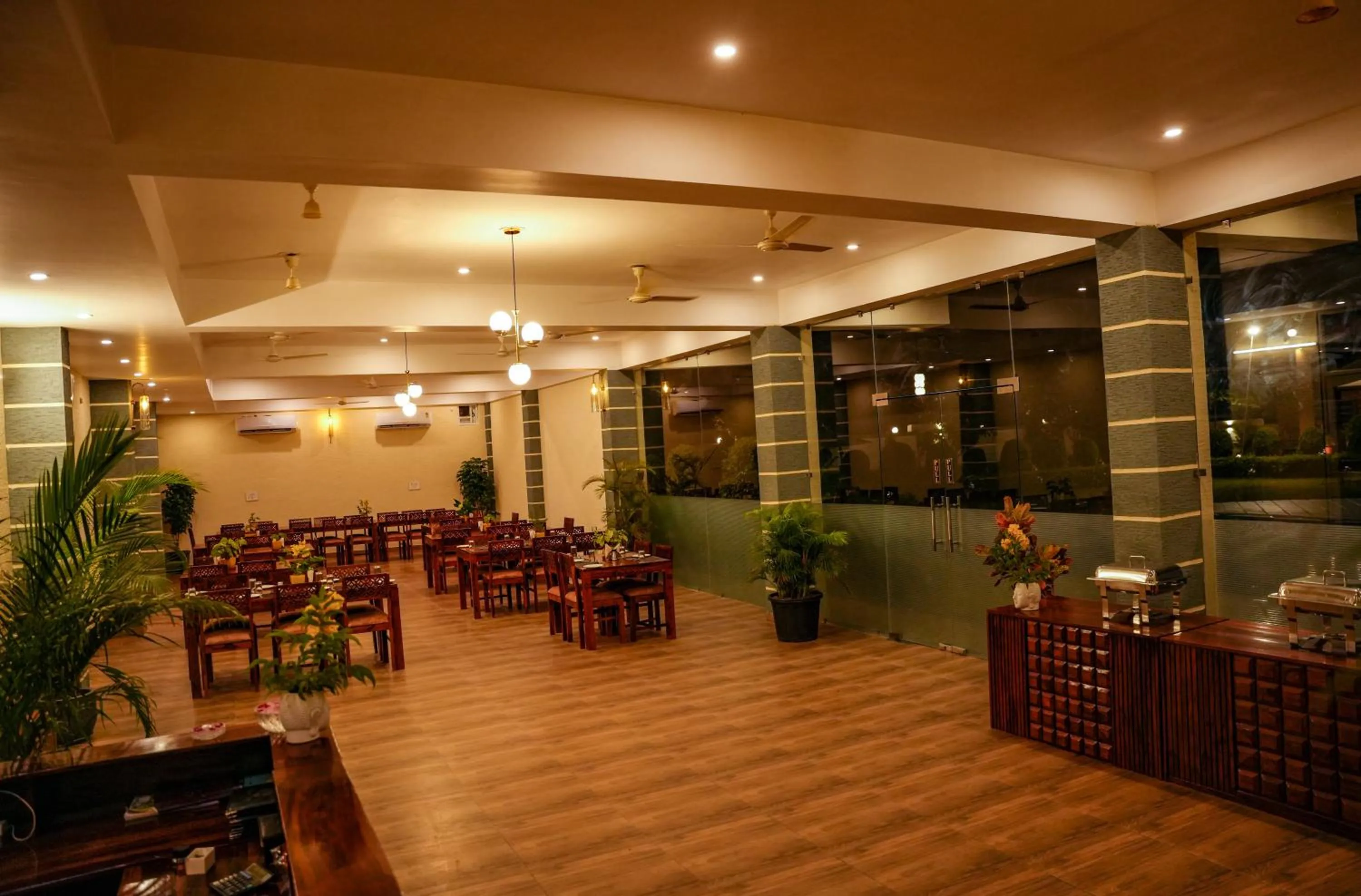 Restaurant/places to eat in Amar Bagh Resort