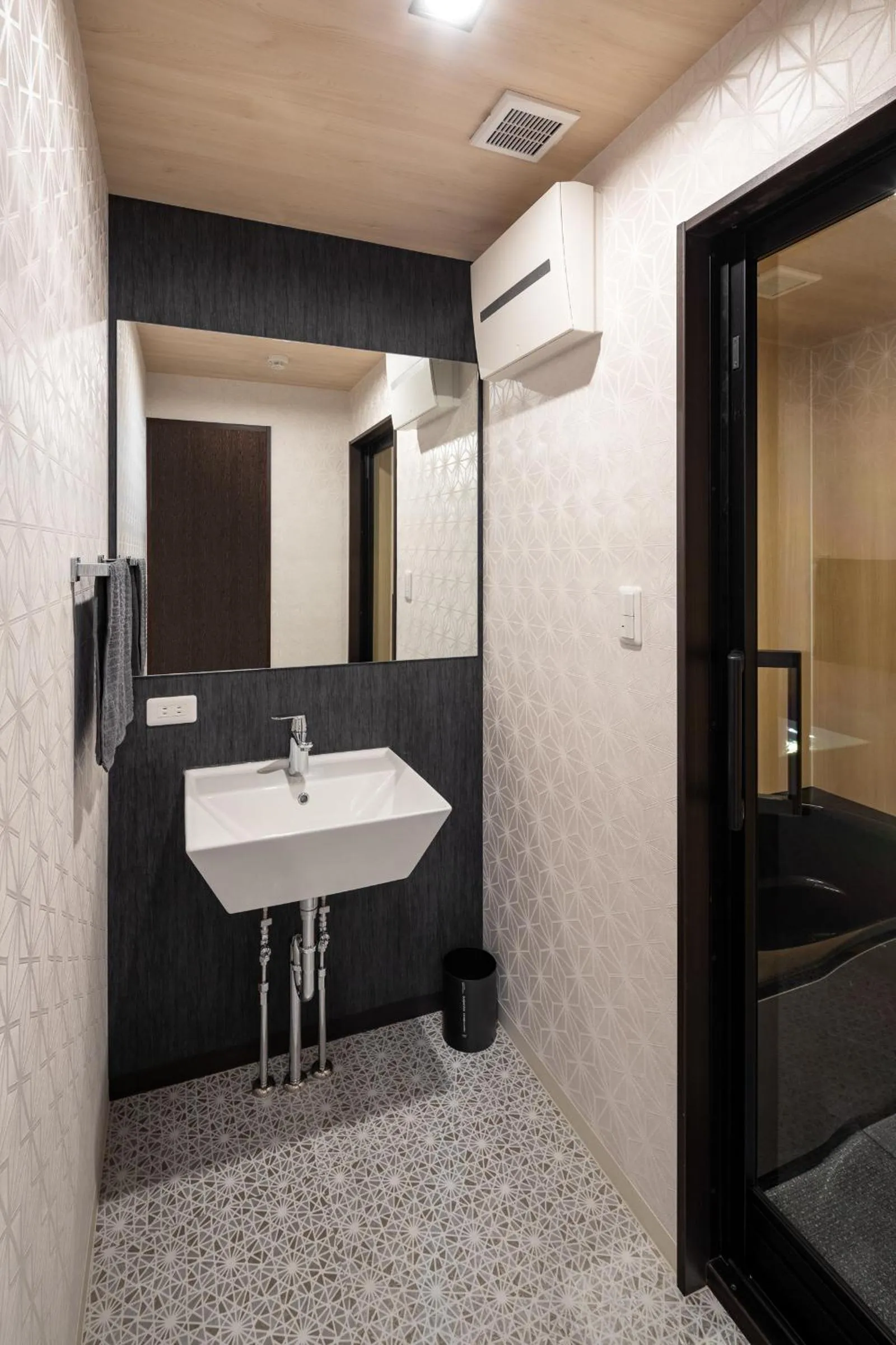 ESTABLISHMENT Asakusa