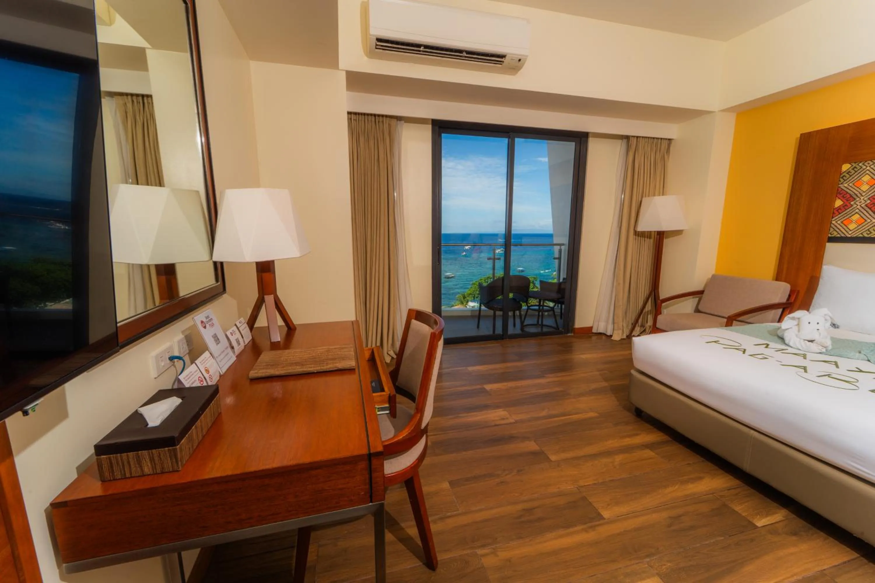 Guests, Bed in Best Western Plus The Ivywall Resort-Panglao