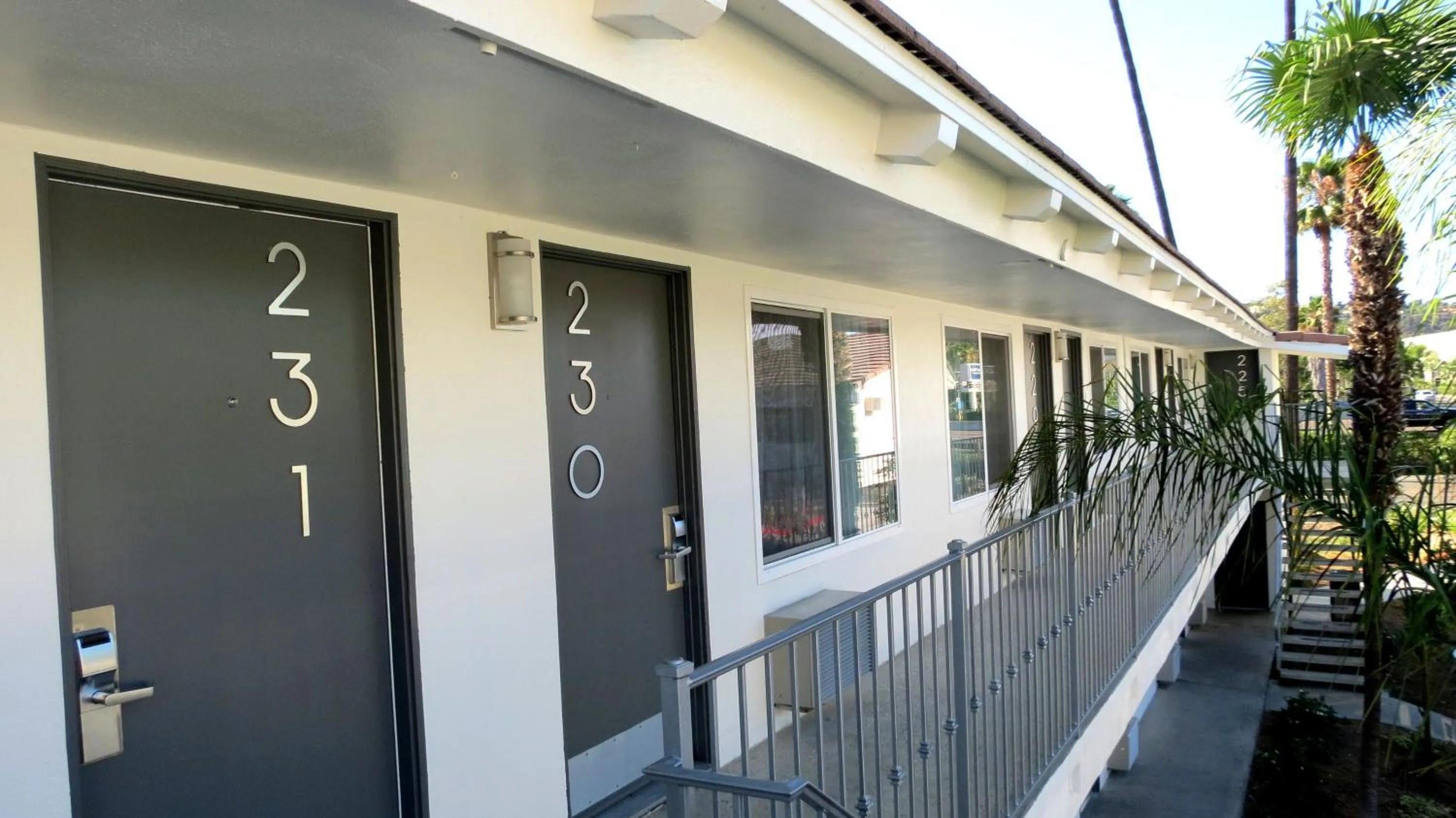 Day in Hotel Iris - Mission Valley-San Diego Zoo-SeaWorld