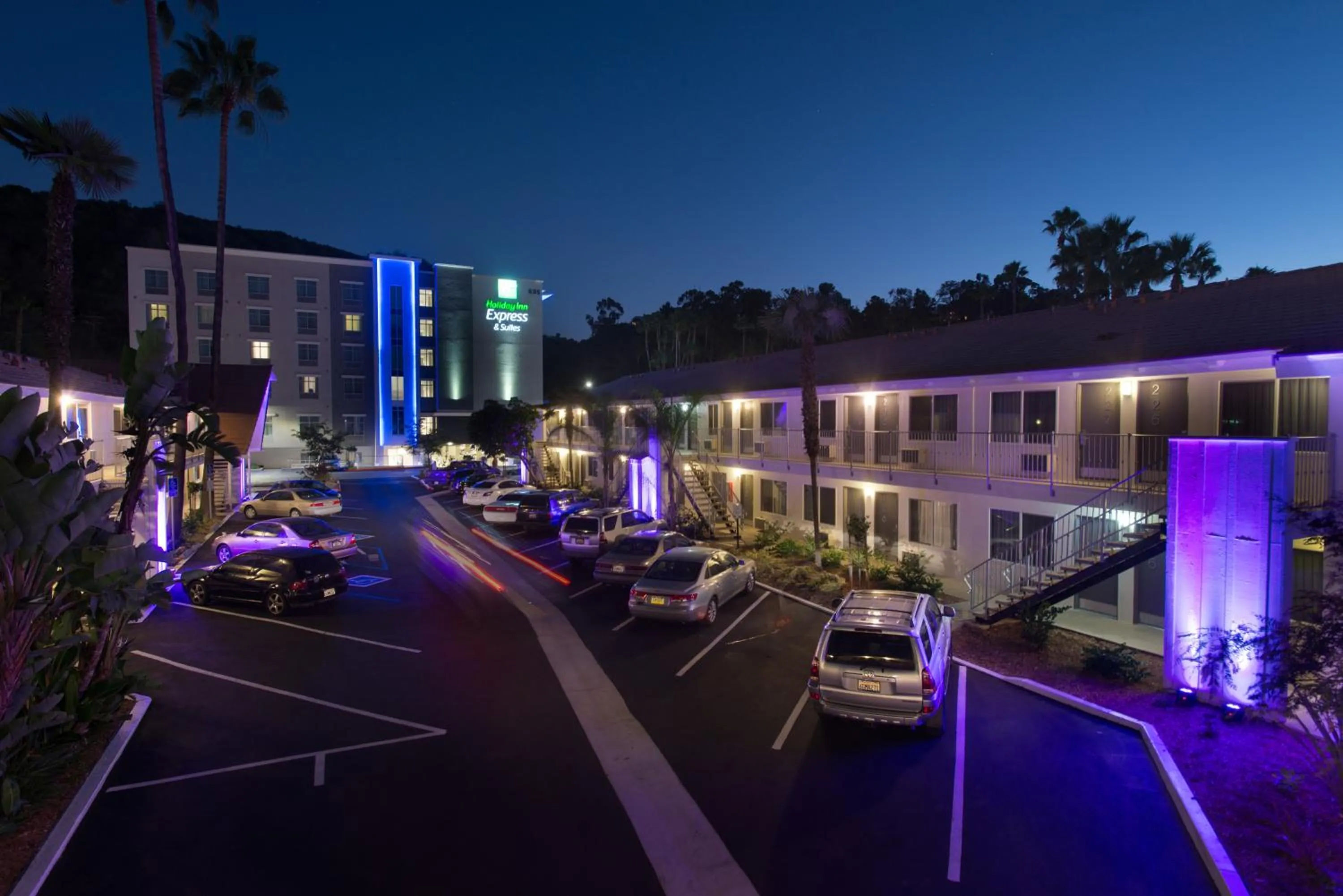 Night in Hotel Iris - Mission Valley-San Diego Zoo-SeaWorld