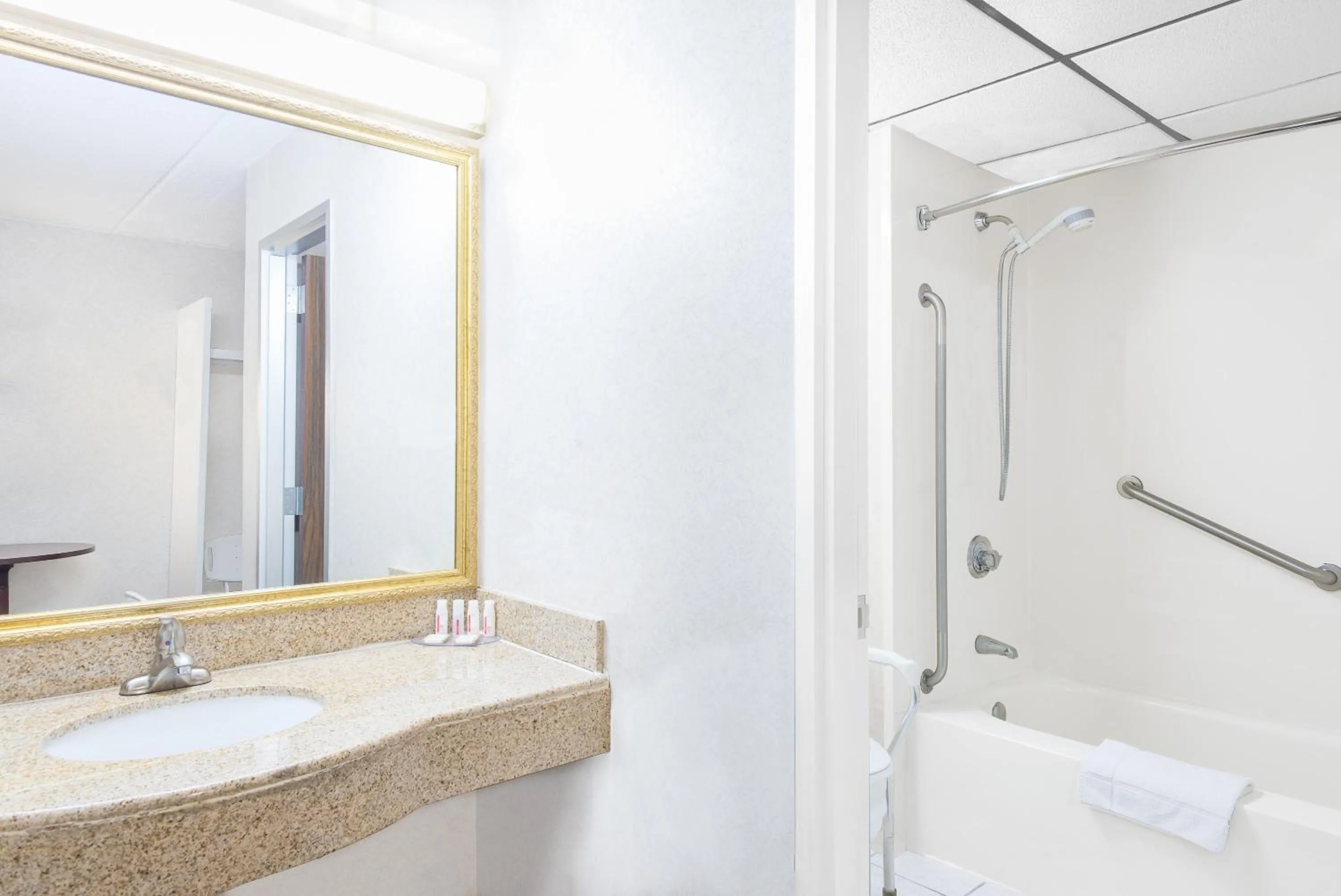 Shower in Howard Johnson by Wyndham Saugerties