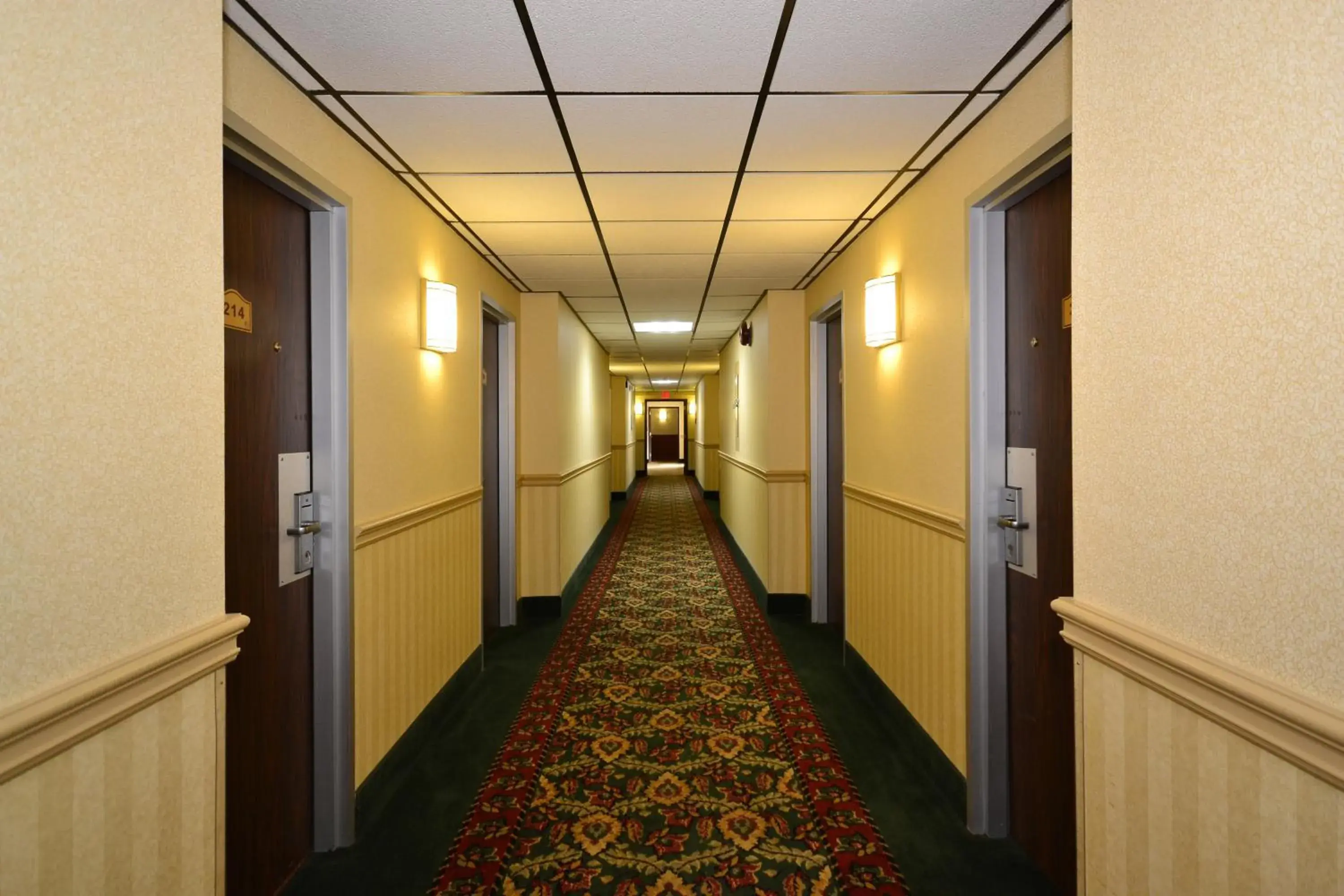 Property building in Howard Johnson by Wyndham Saugerties Property building in Howard Johnson by Wyndham Saugerties