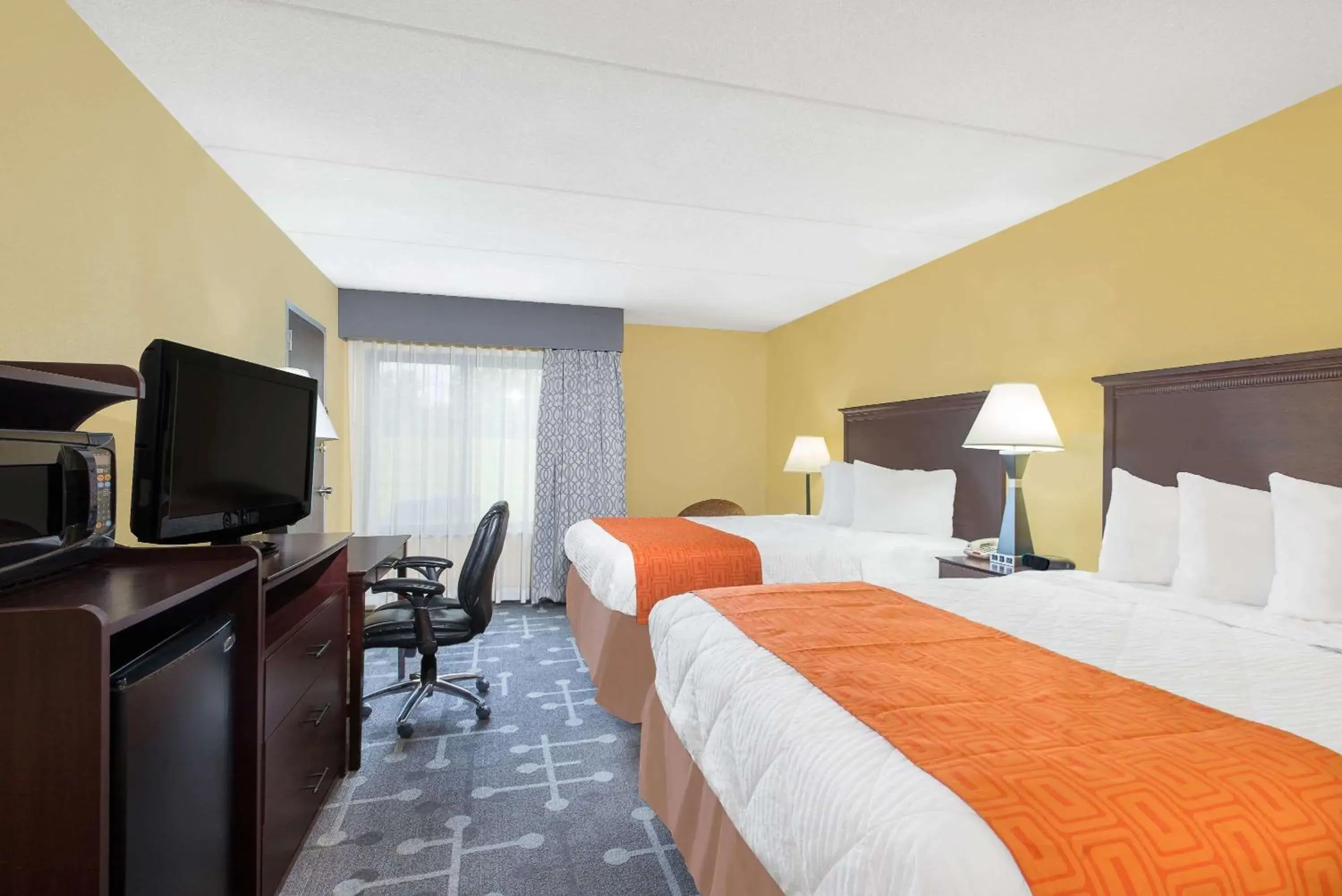 Photo of the whole room, Bed in Howard Johnson by Wyndham Saugerties Photo of the whole room, Bed in Howard Johnson by Wyndham Saugerties