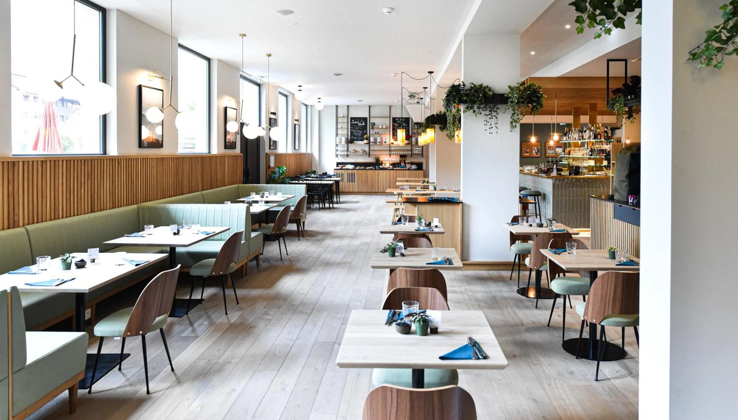 Restaurant/places to eat in Plan B Hotel - Living Chamonix