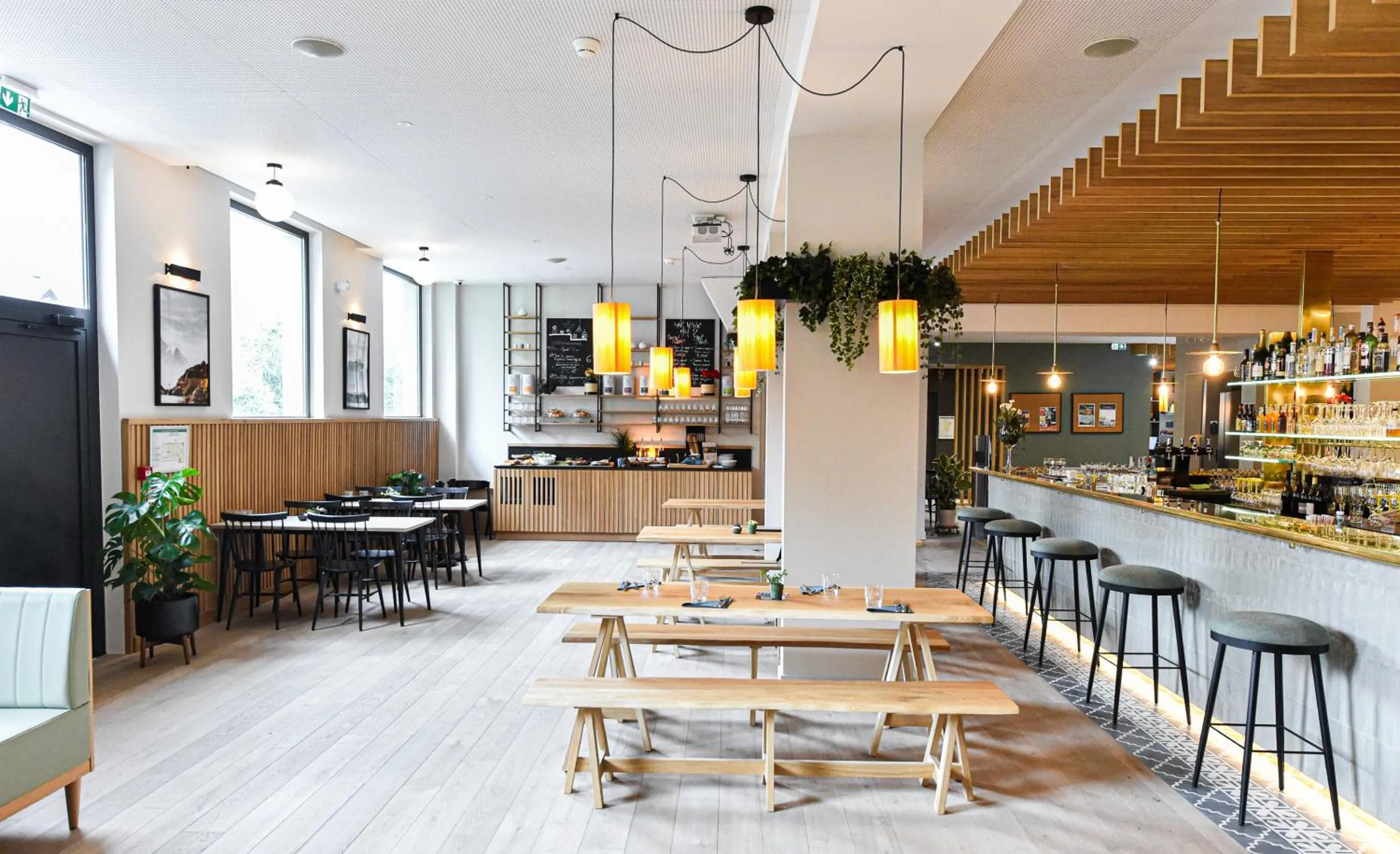 Restaurant/places to eat in Plan B Hotel - Living Chamonix