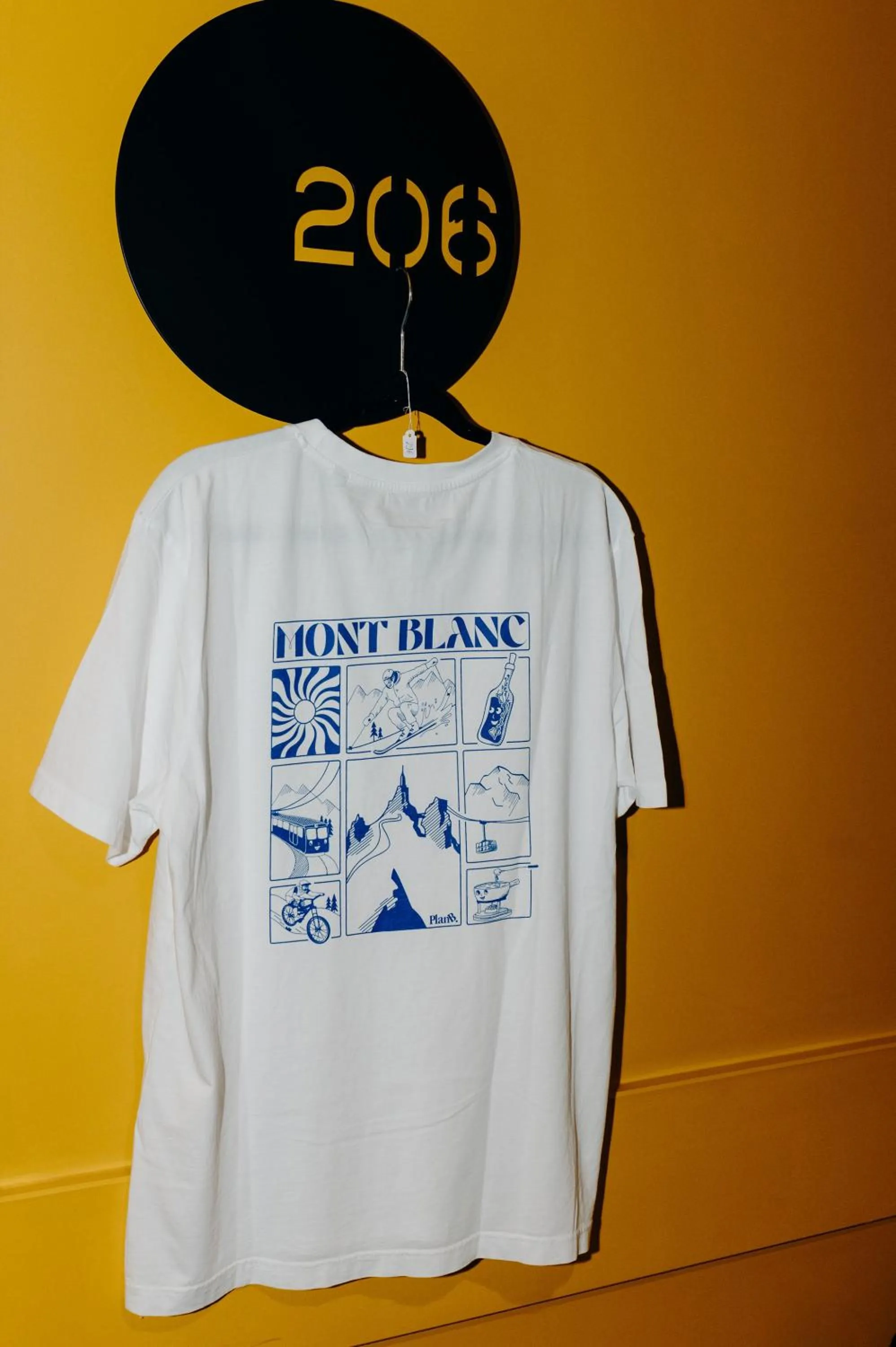 On-site shops in Plan B Hotel - Living Chamonix