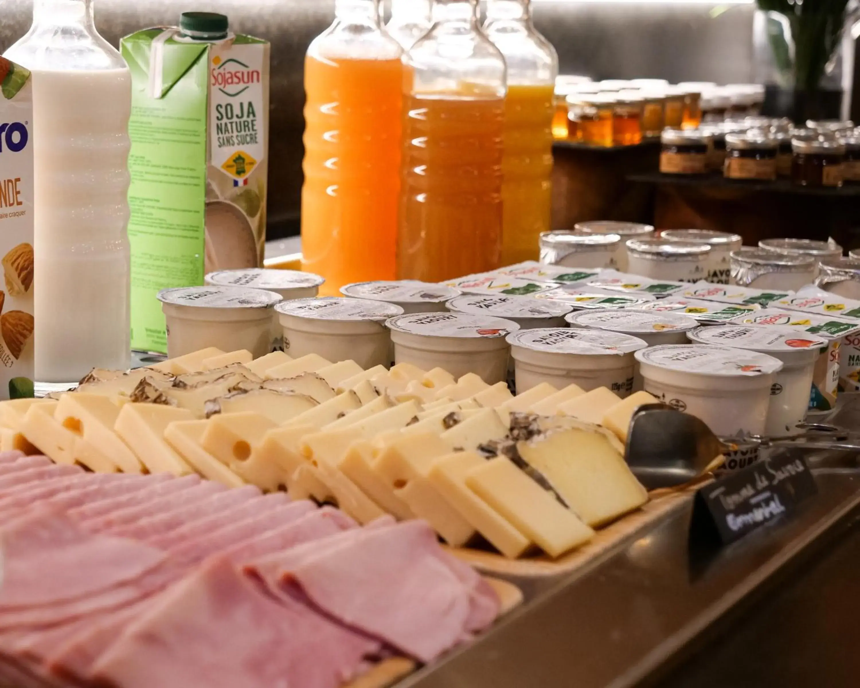 Family Room with Mountain View in Plan B Hotel - Living Chamonix Family Room with Mountain View in Plan B Hotel - Living Chamonix