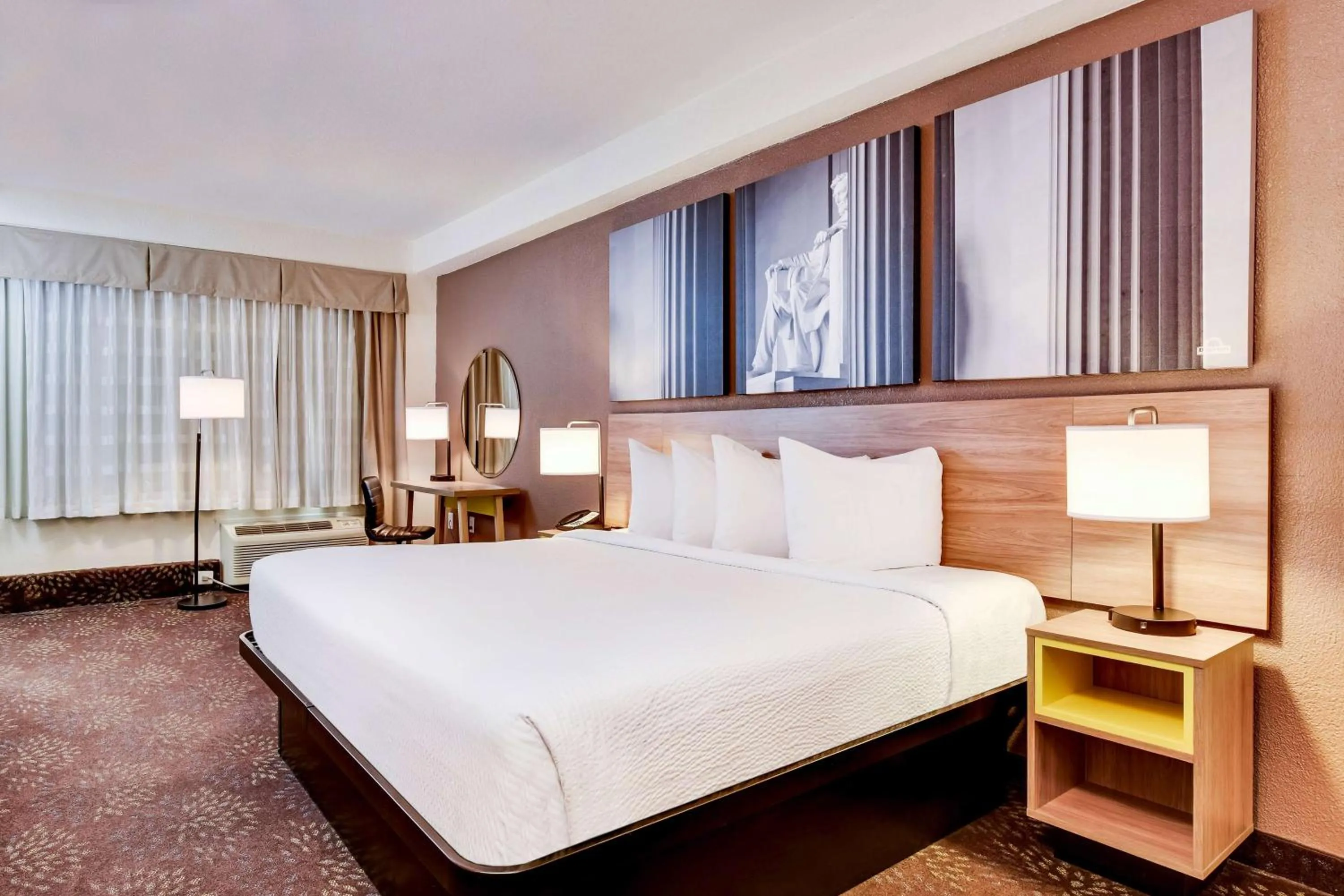 Photo of the whole room, Bed in Days Inn by Wyndham Washington DC/Connecticut Avenue