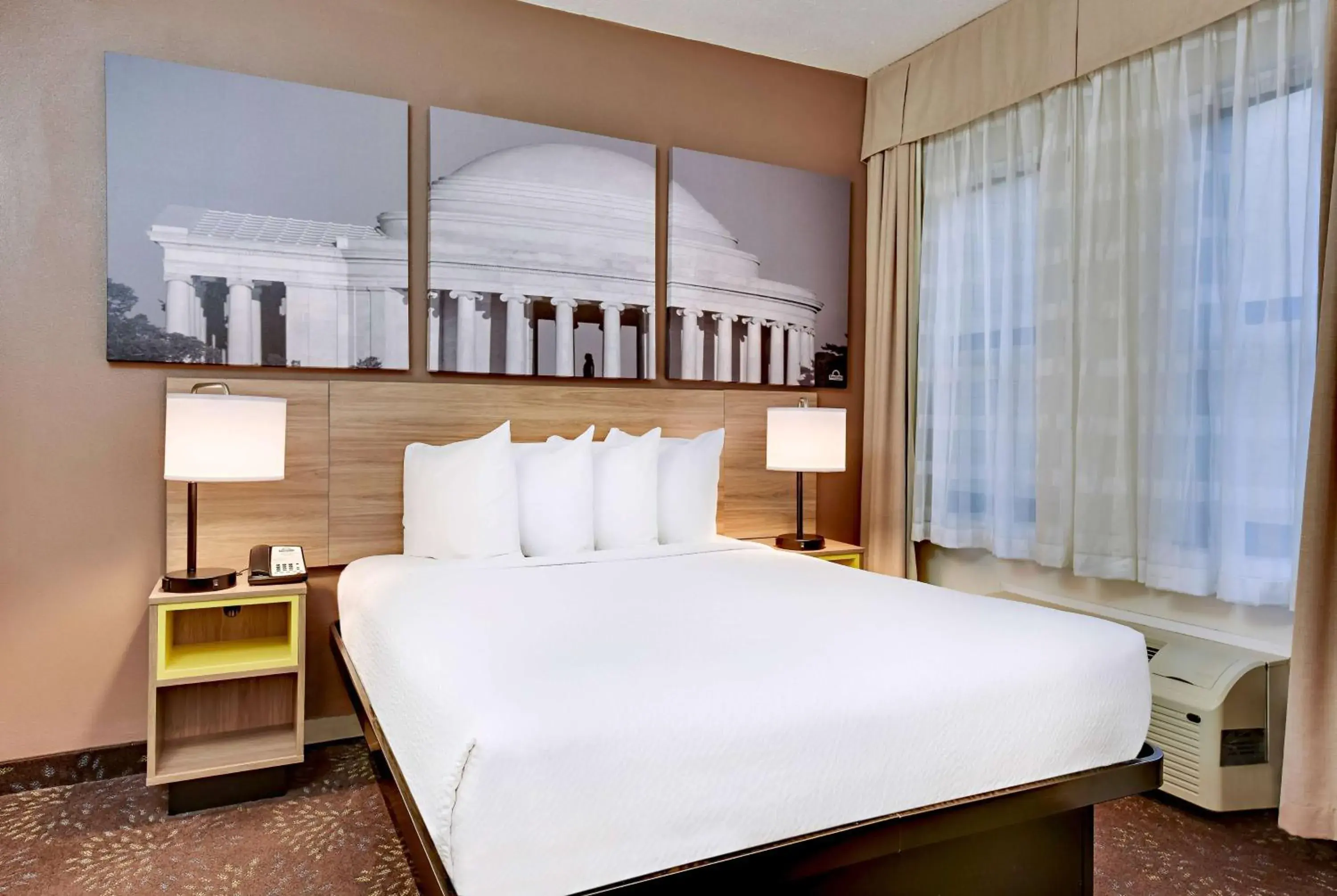 Photo of the whole room, Bed in Days Inn by Wyndham Washington DC/Connecticut Avenue Photo of the whole room, Bed in Days Inn by Wyndham Washington DC/Connecticut Avenue