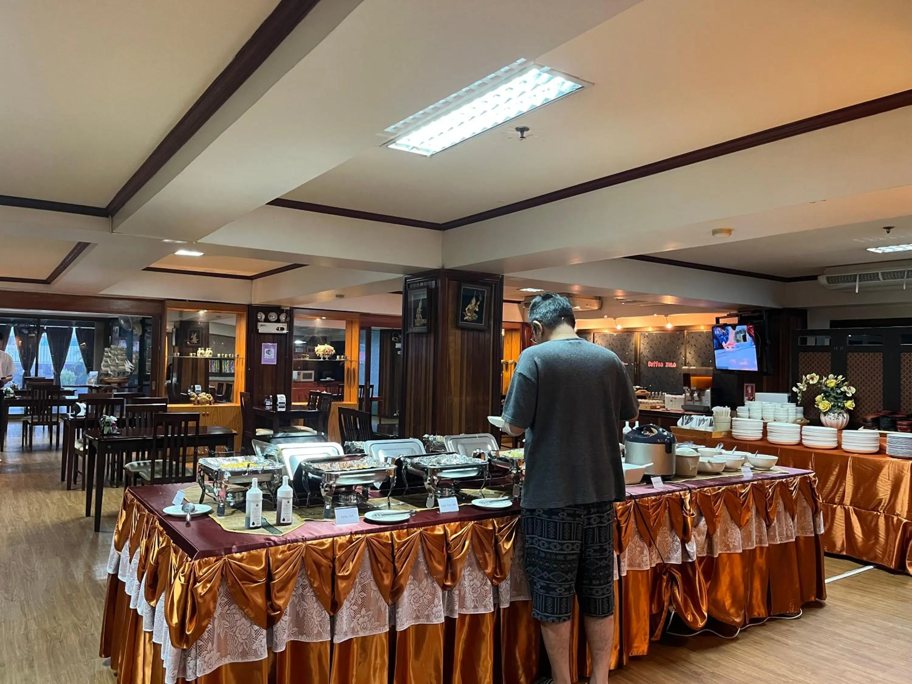 Restaurant/places to eat in Yamadaya Apartment