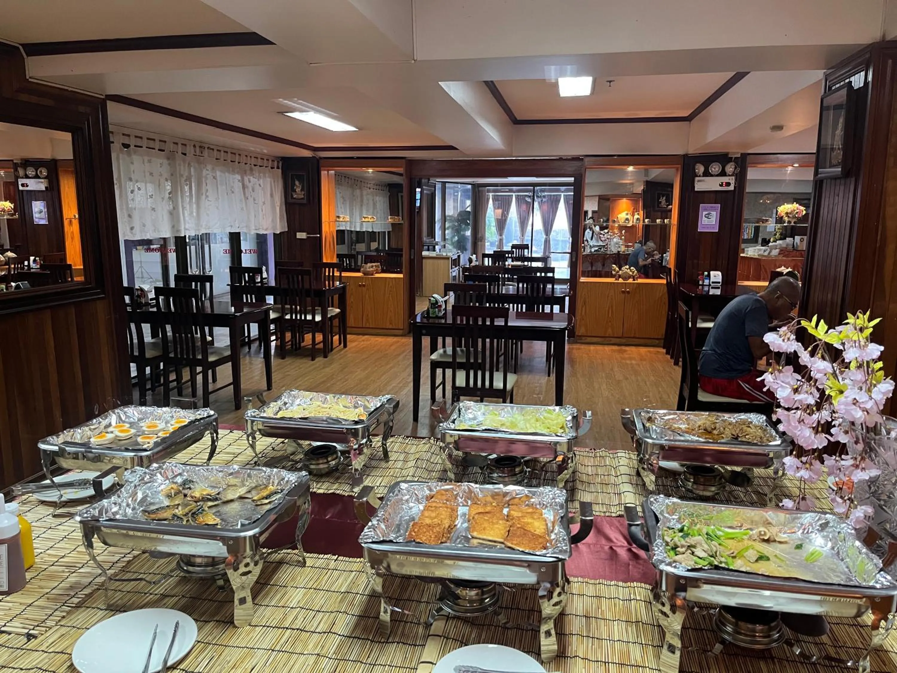 Restaurant/places to eat in Yamadaya Apartment