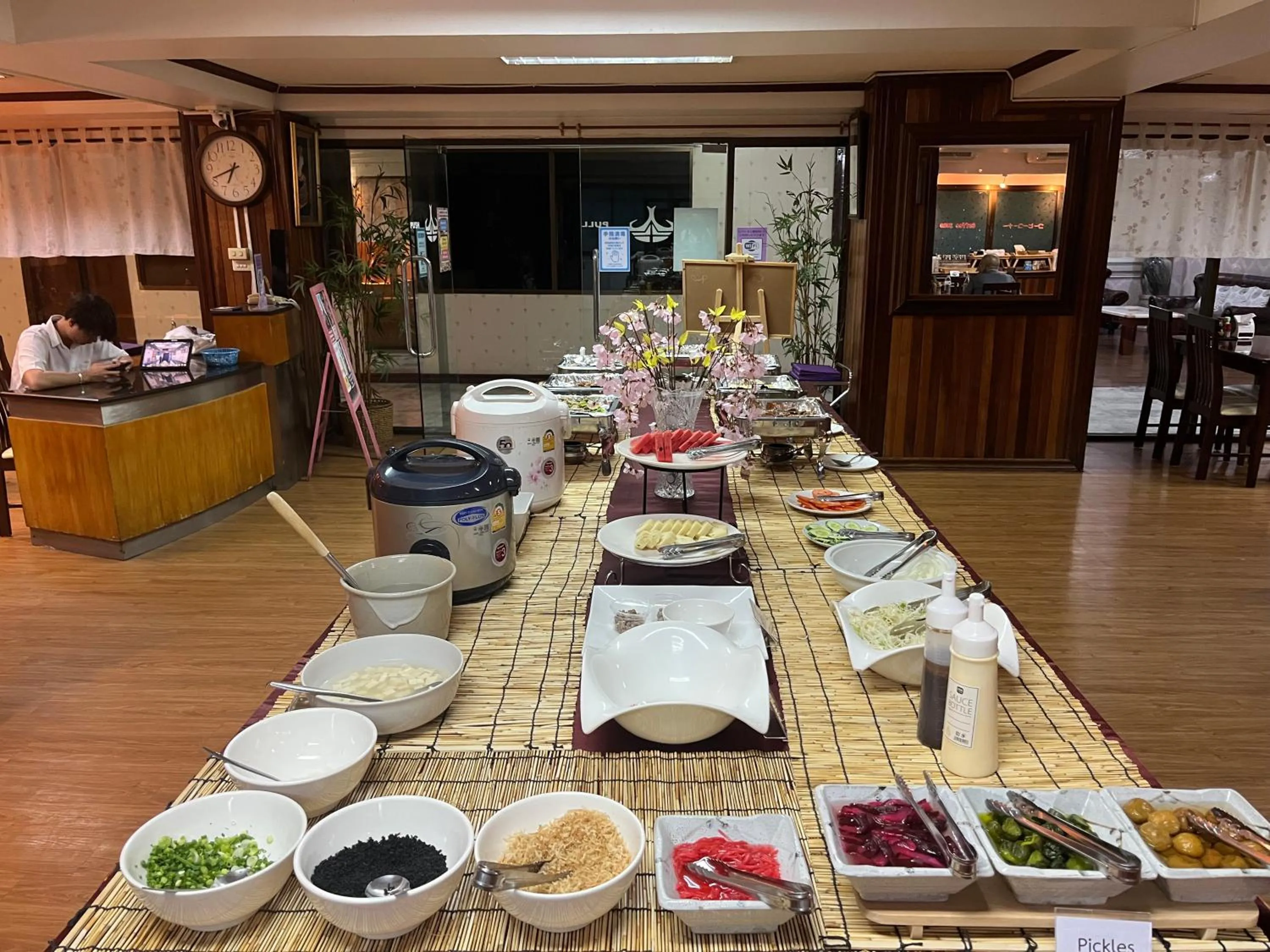 Restaurant/places to eat in Yamadaya Apartment