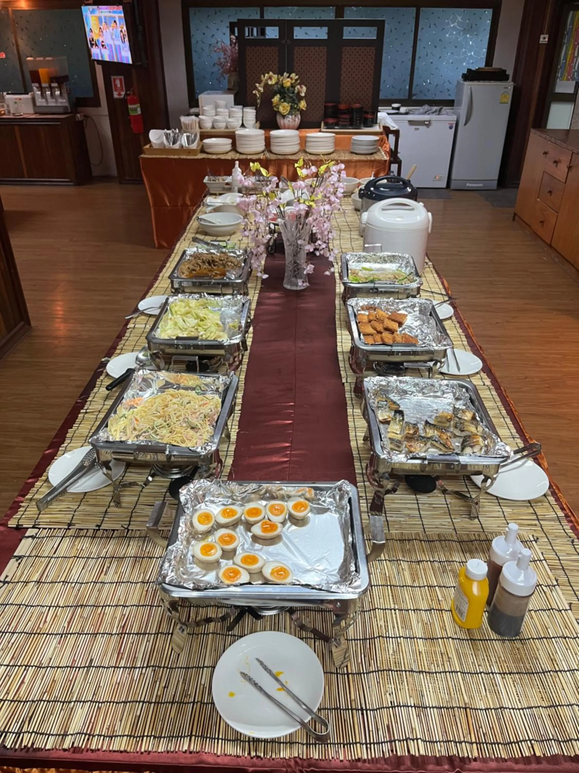 Restaurant/places to eat in Yamadaya Apartment