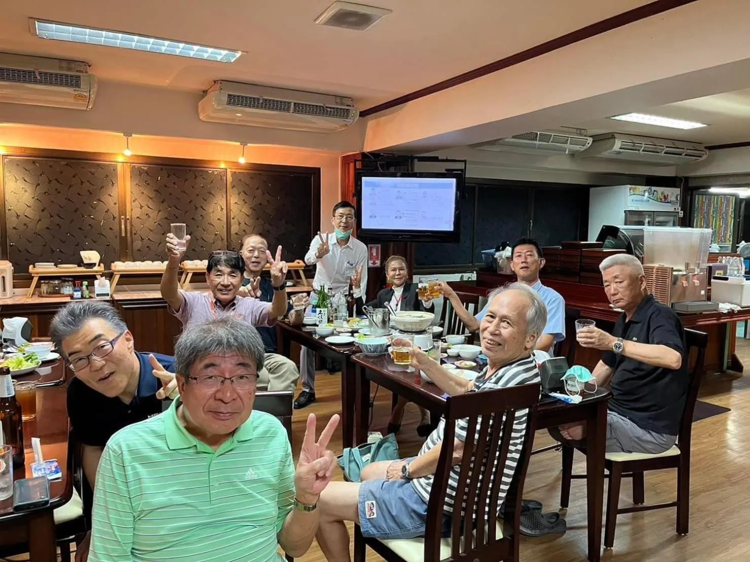 Restaurant/places to eat in Yamadaya Apartment