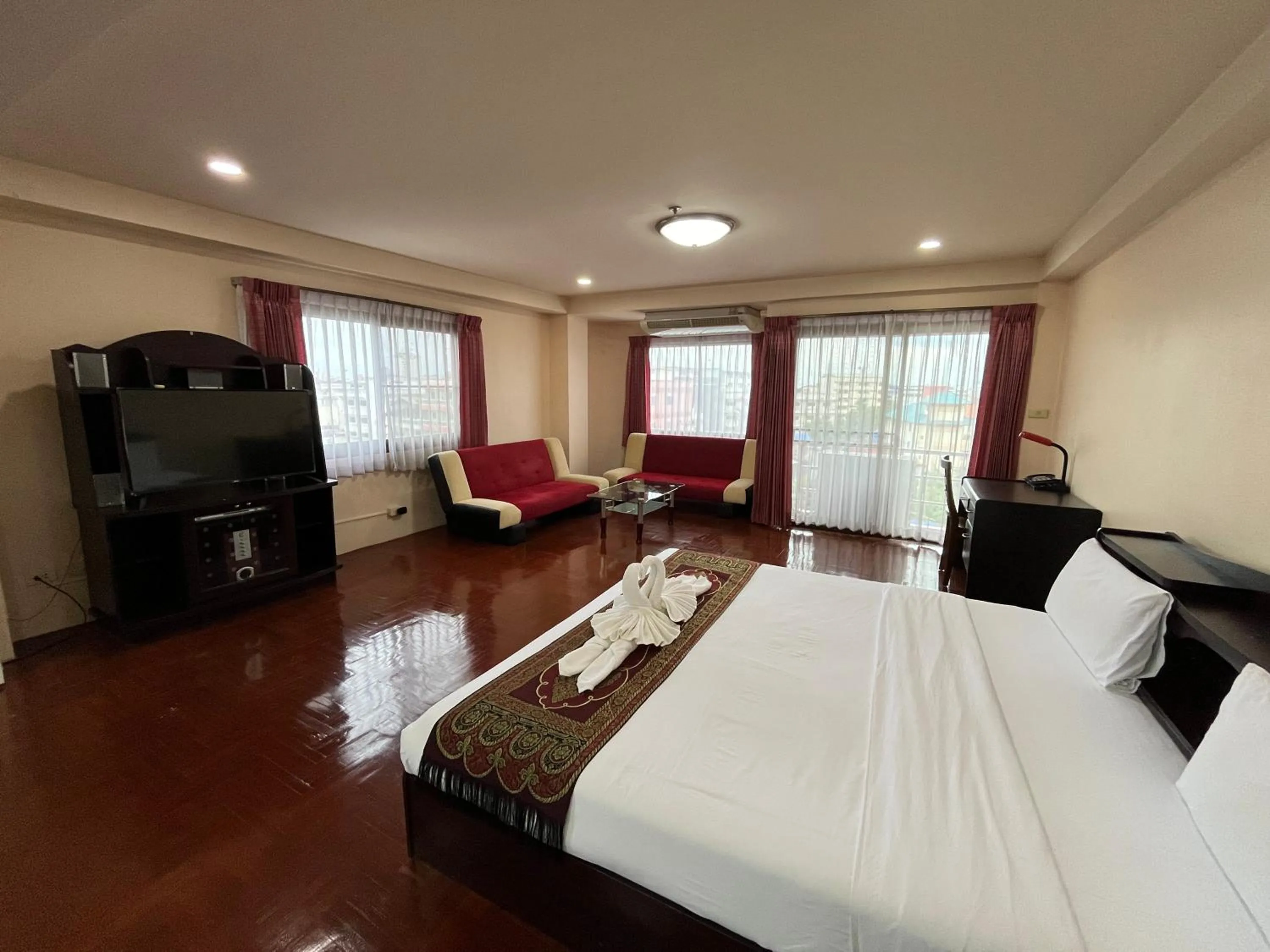 TV and multimedia, Bed in Yamadaya Apartment