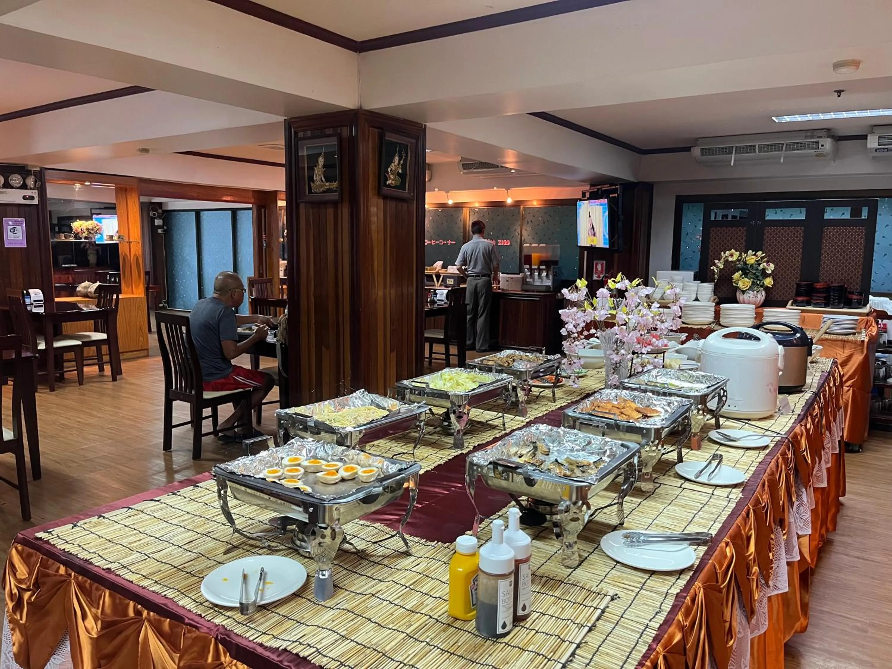 Restaurant/places to eat in Yamadaya Apartment