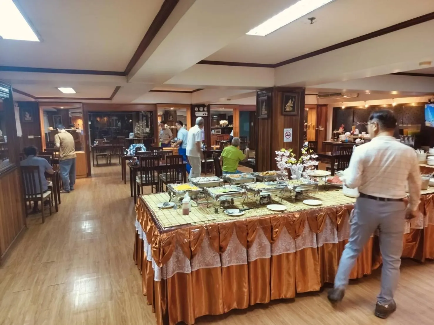 Restaurant/places to eat in Yamadaya Apartment