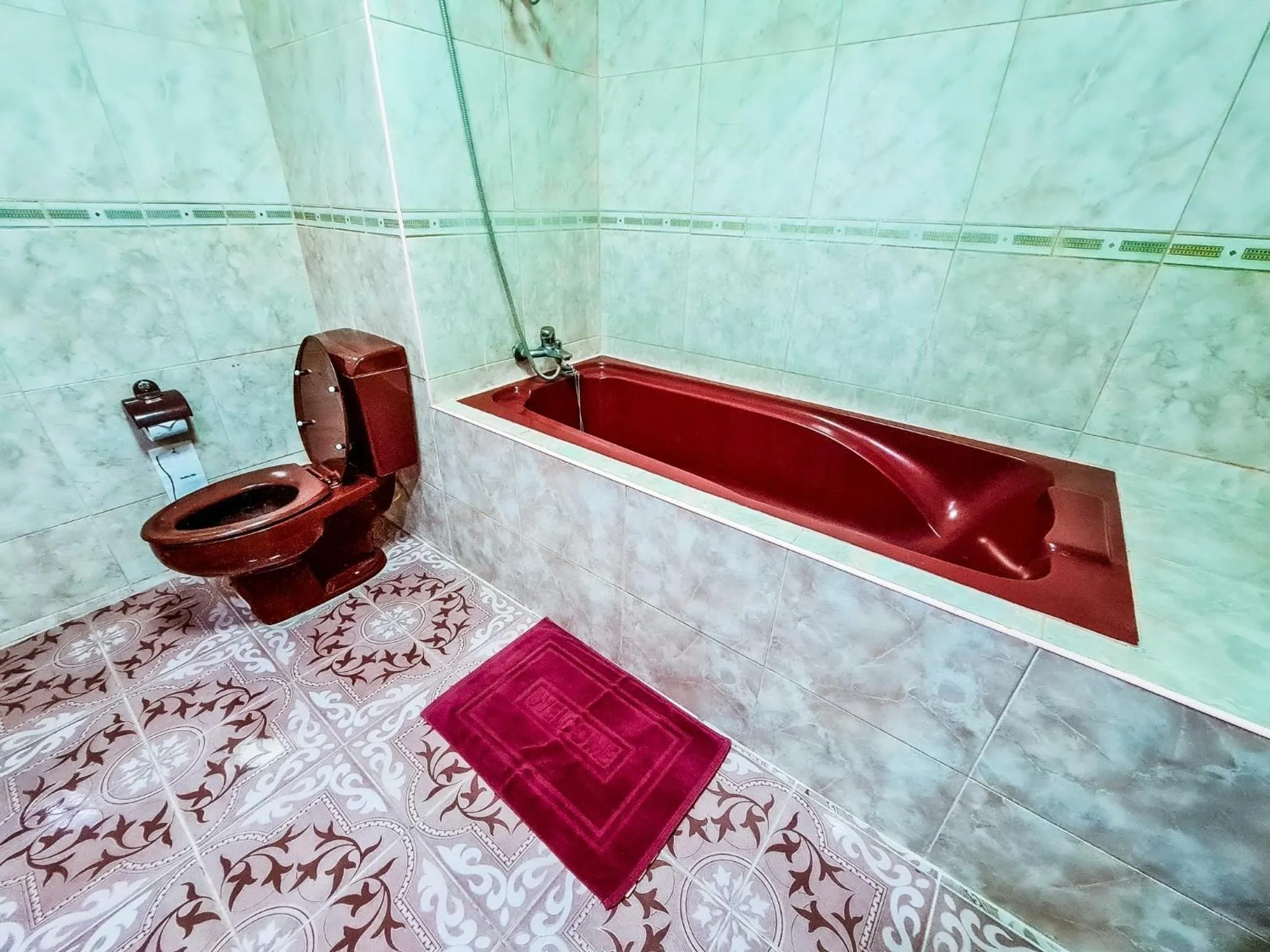 Shower in Yamadaya Apartment