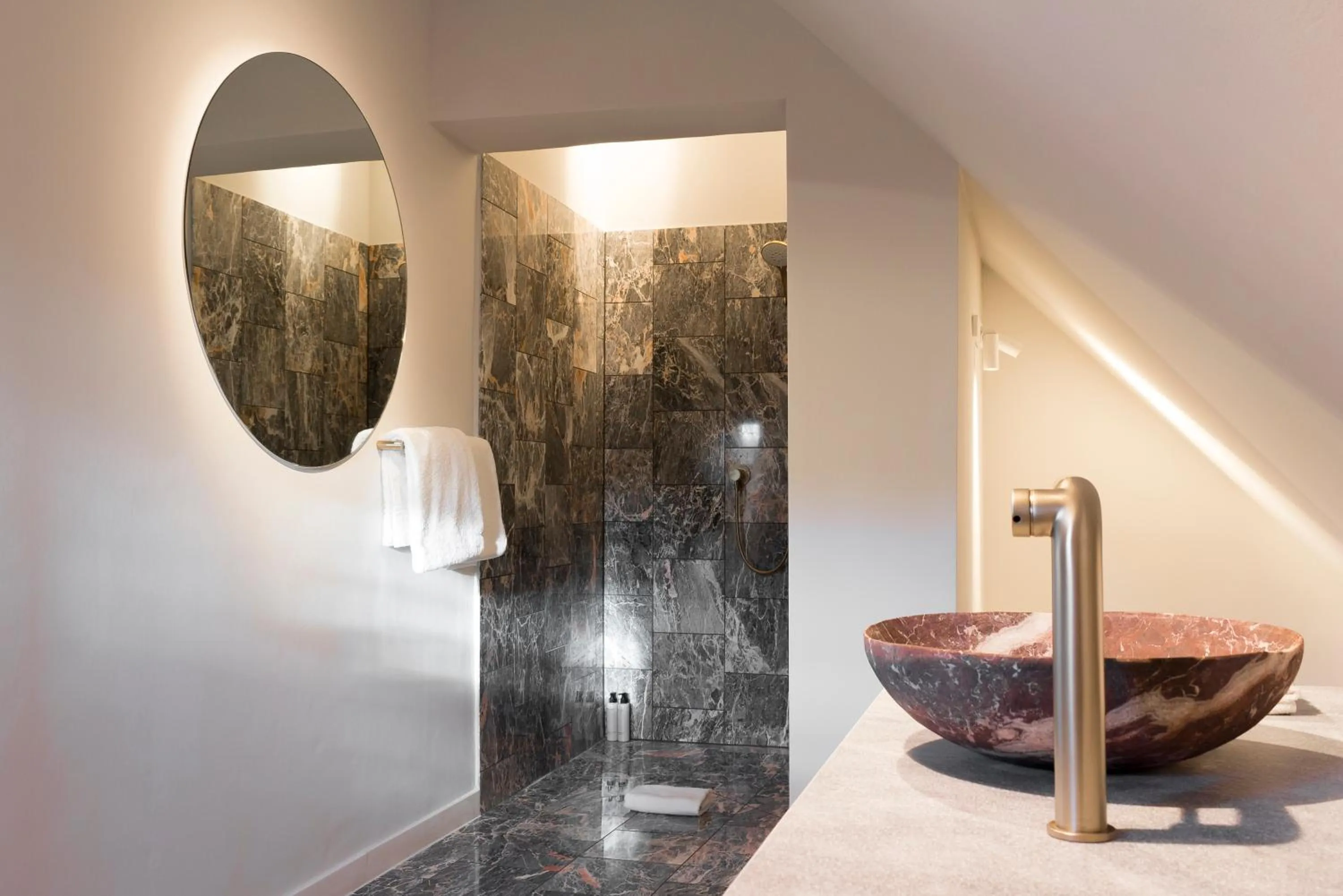 Bathroom in Kai 36 - Hotel zwischen Fels und Fluss