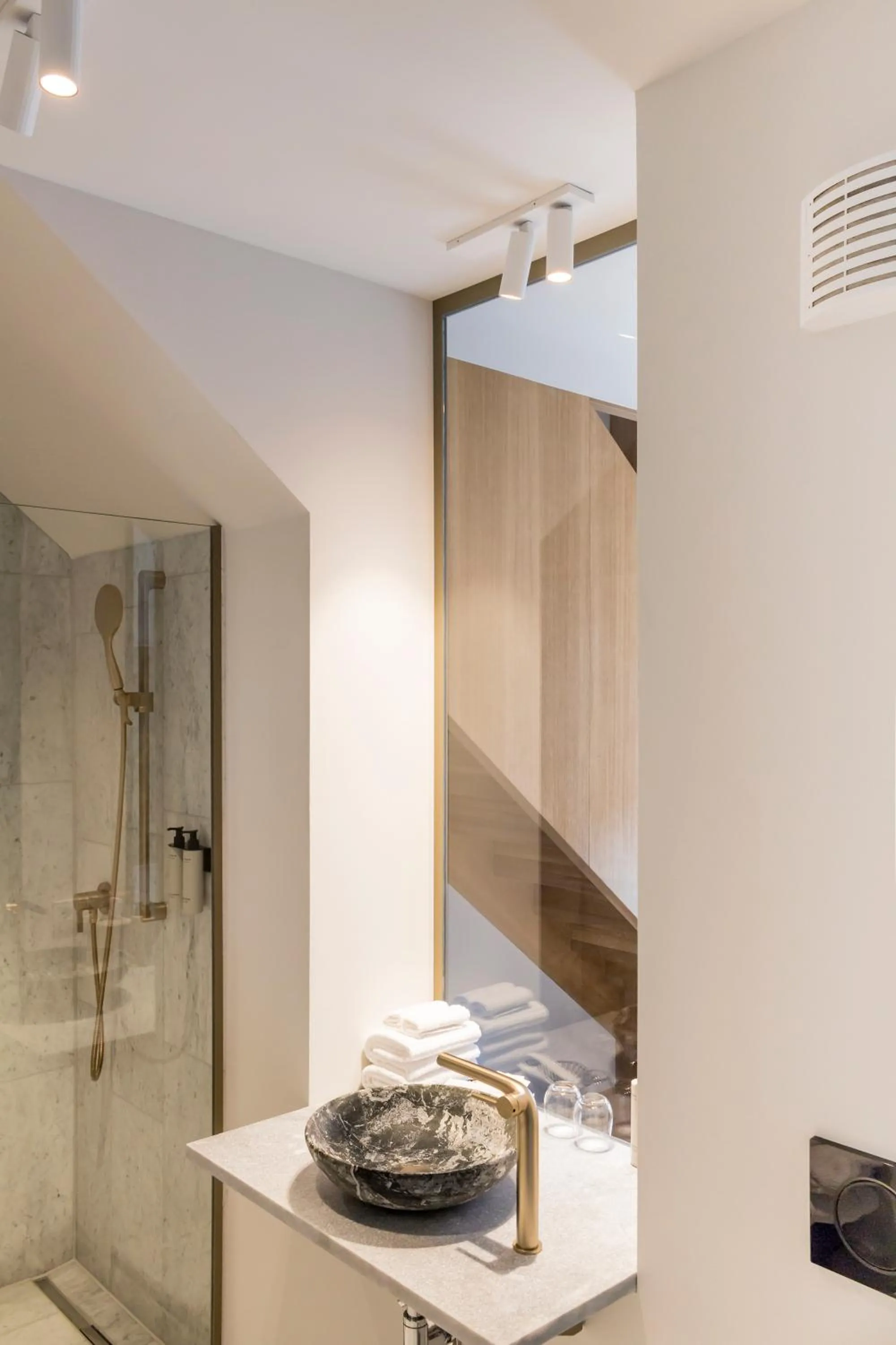 Bathroom in Kai 36 - Hotel zwischen Fels und Fluss