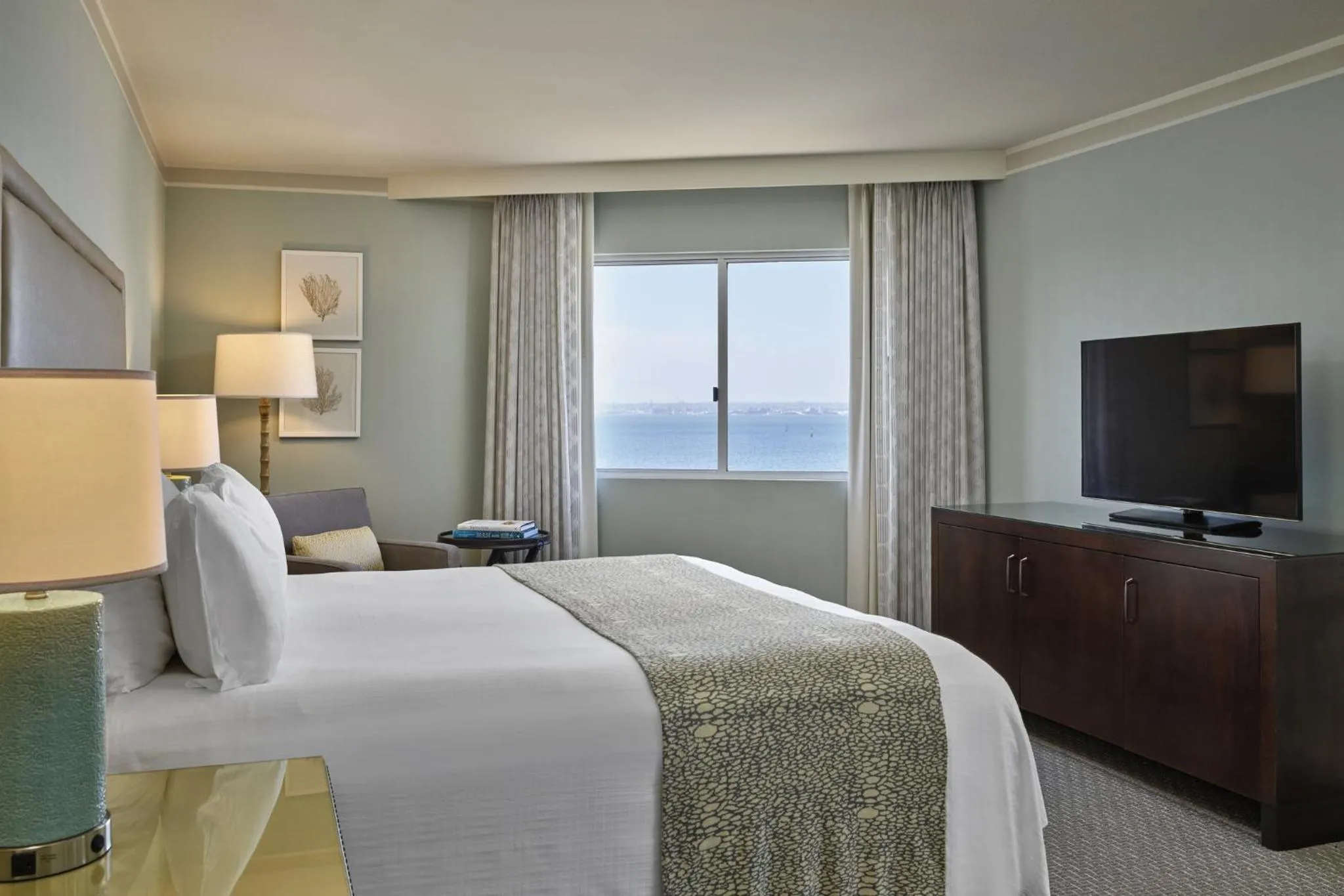 Photo of the whole room, Bed in Loews Coronado Bay Resort