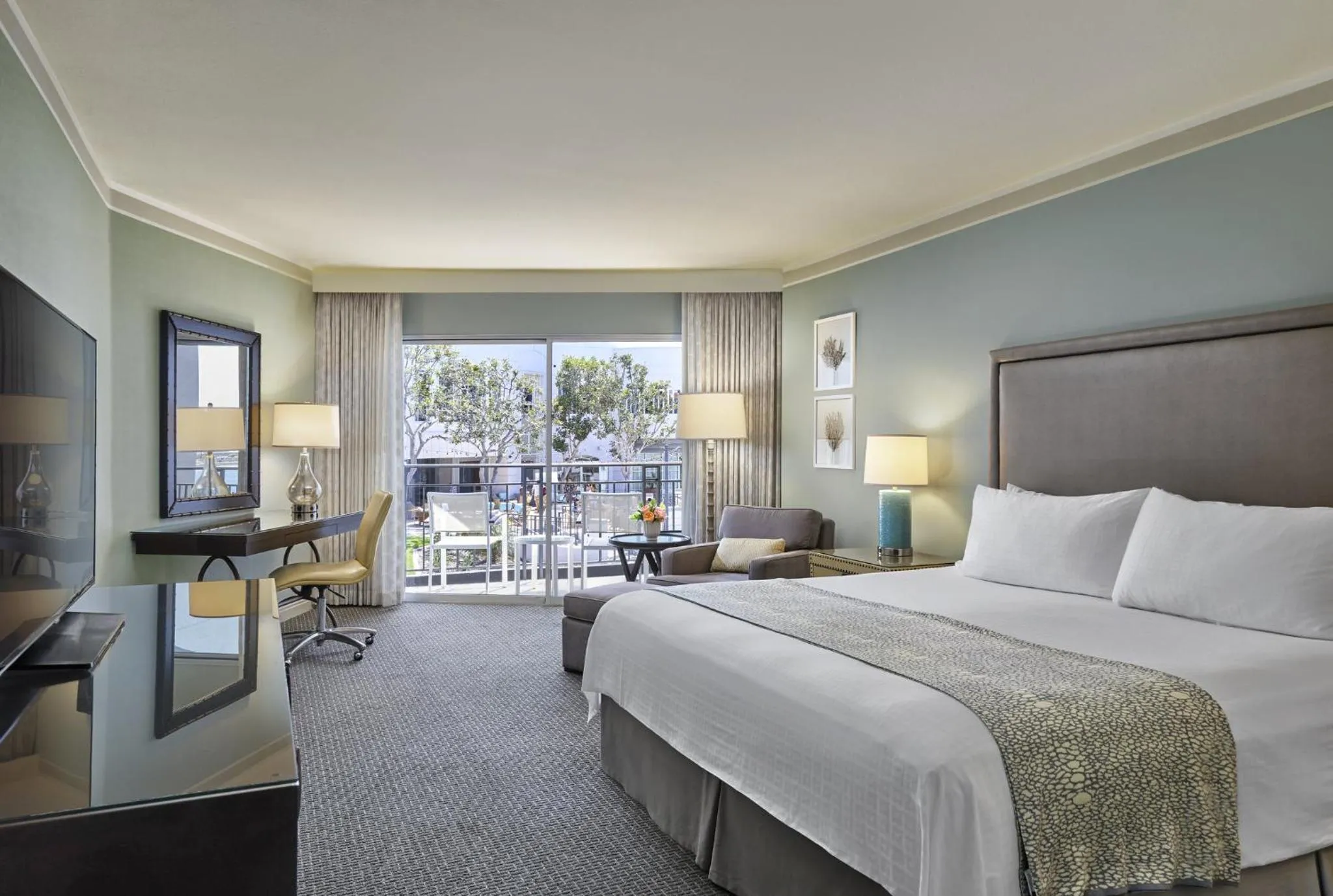 Photo of the whole room, Bed in Loews Coronado Bay Resort