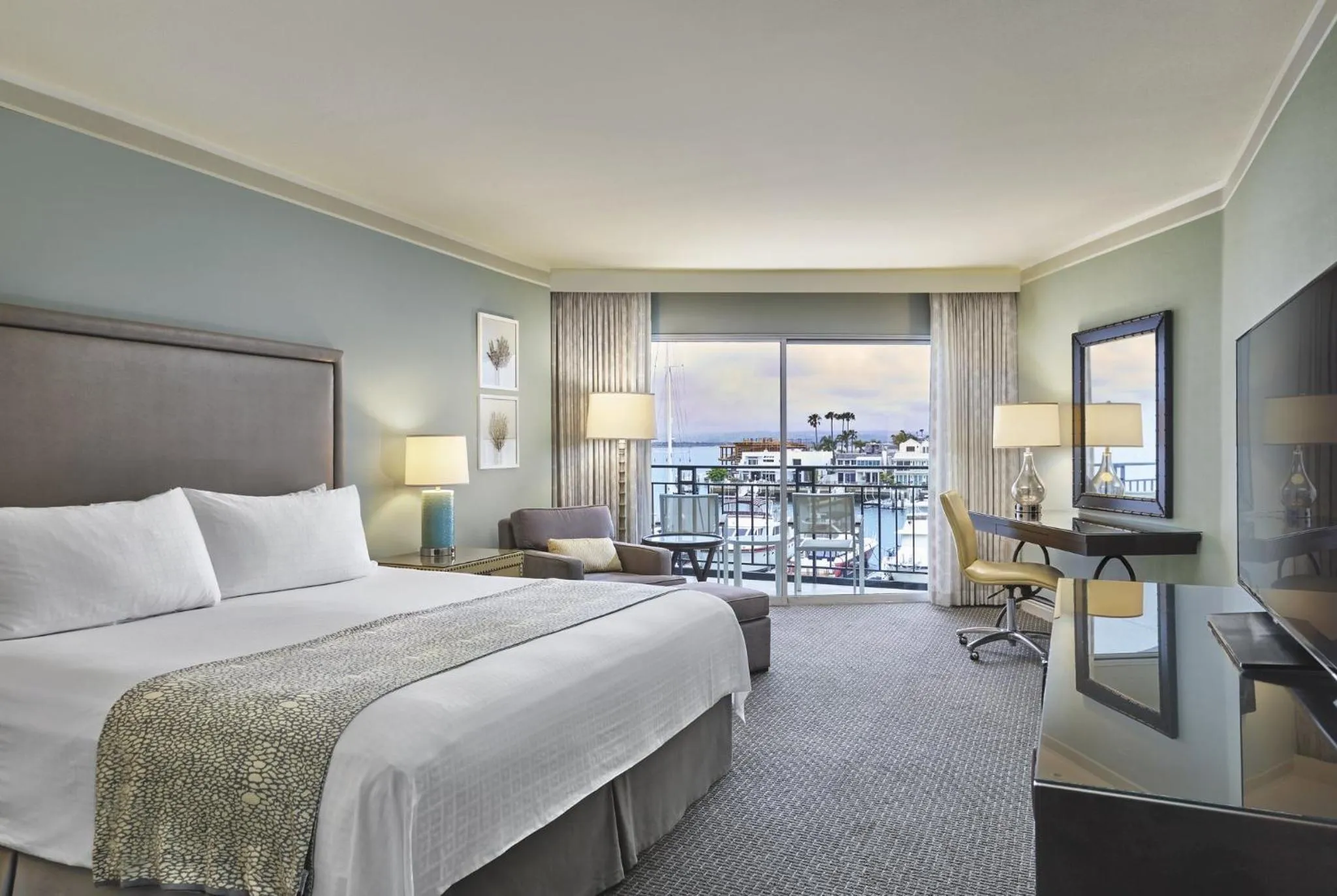 Photo of the whole room, Bed in Loews Coronado Bay Resort