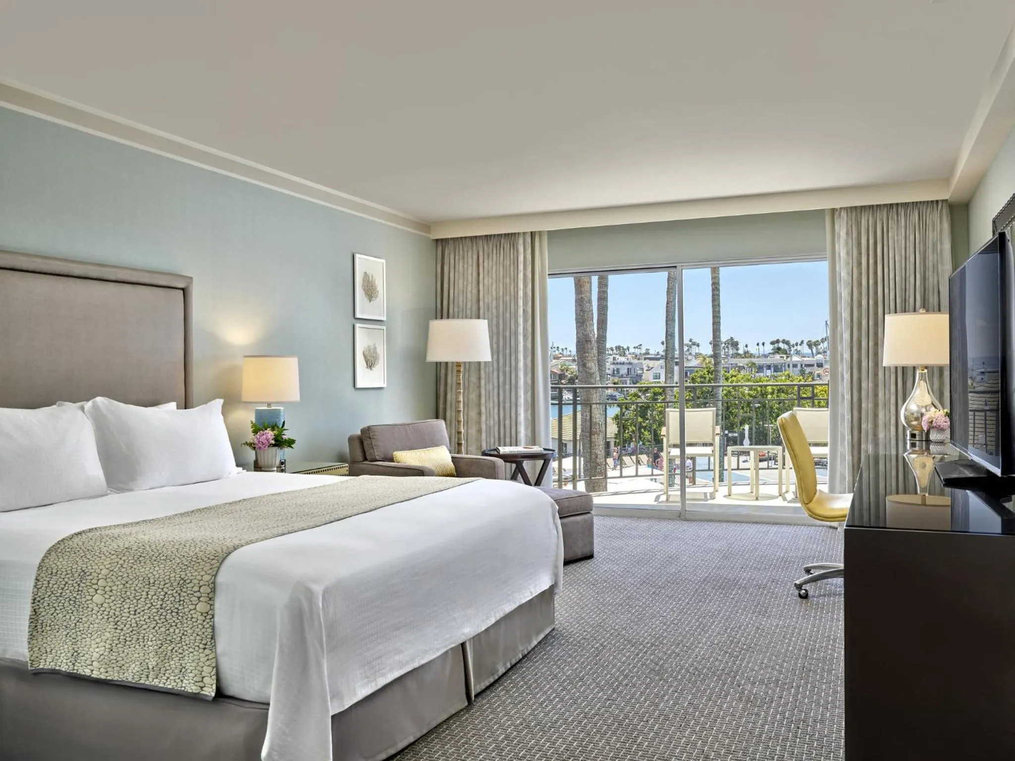 Photo of the whole room, Bed in Loews Coronado Bay Resort