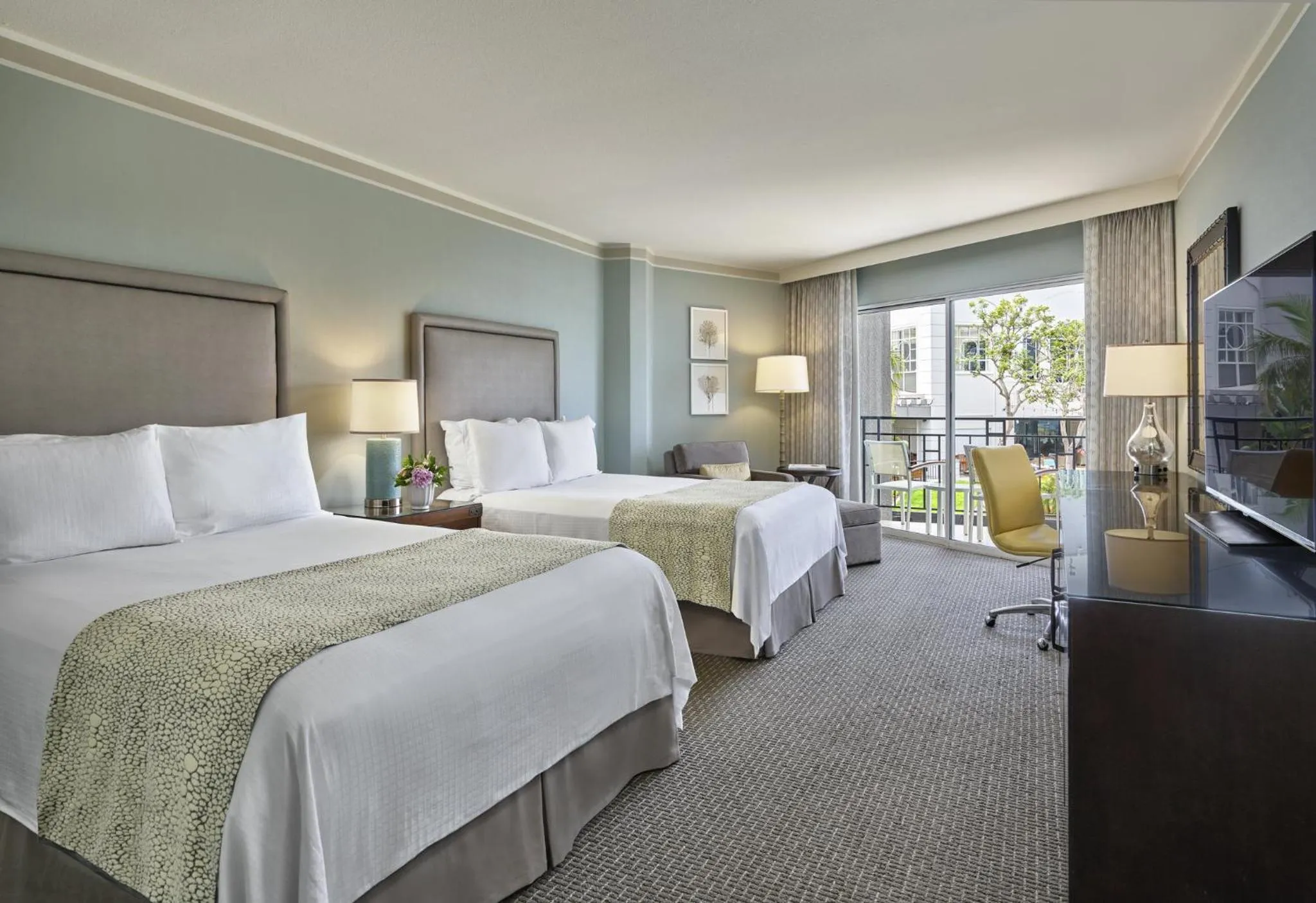 Photo of the whole room, Bed in Loews Coronado Bay Resort