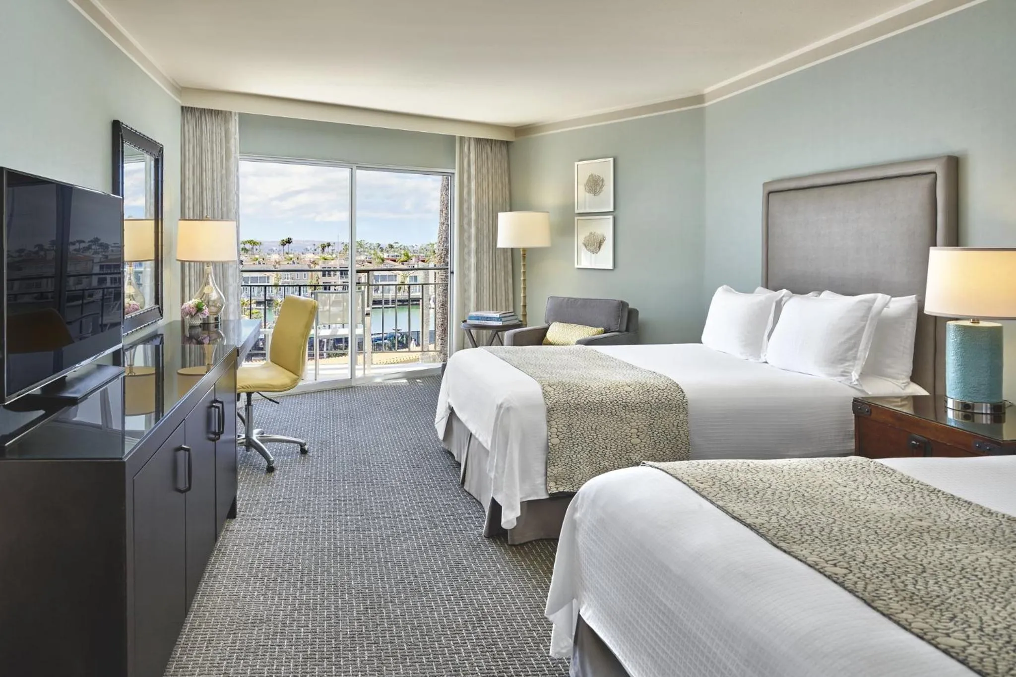 Photo of the whole room, Bed in Loews Coronado Bay Resort