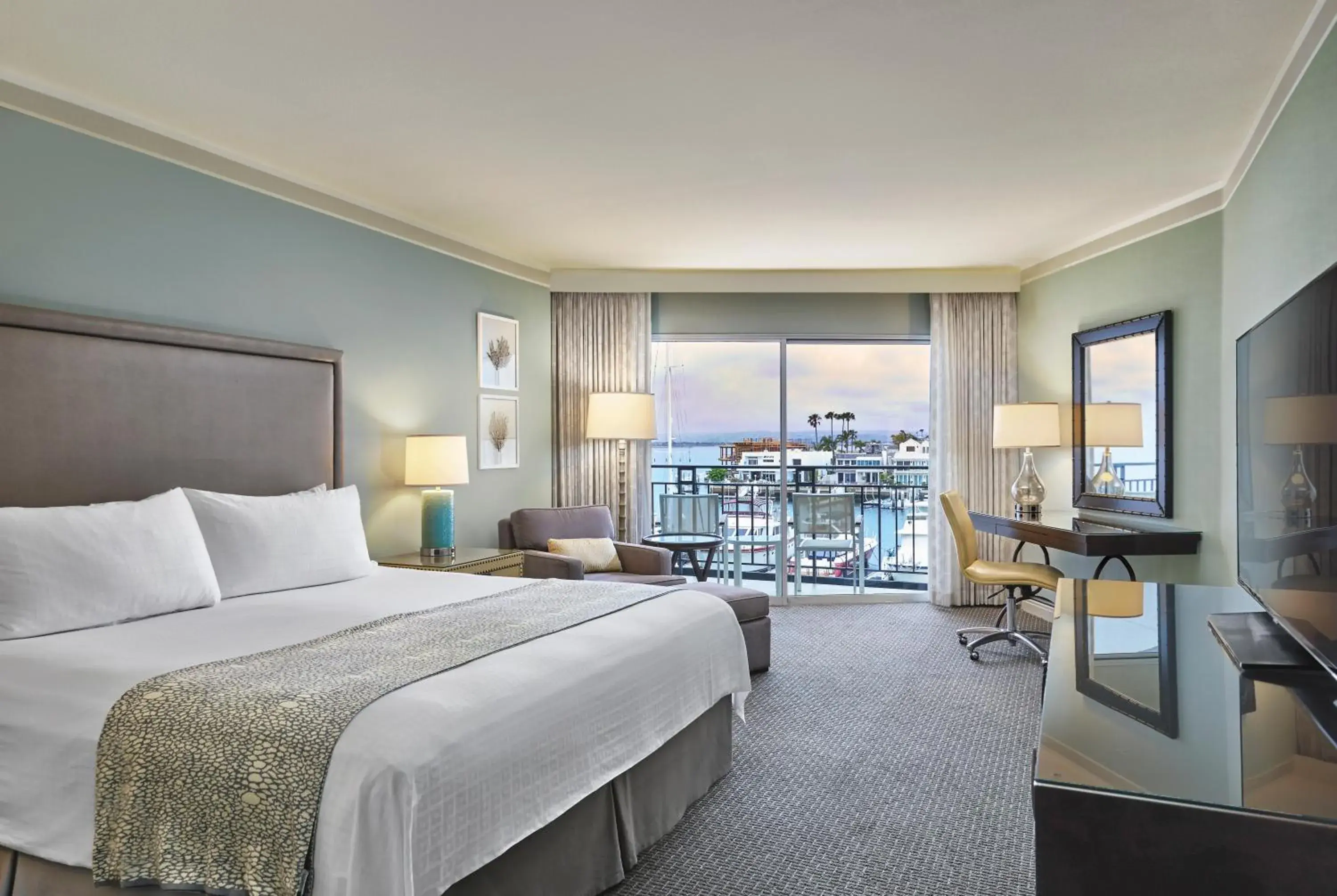 Bedroom, Bed in Loews Coronado Bay Resort Bedroom, Bed in Loews Coronado Bay Resort