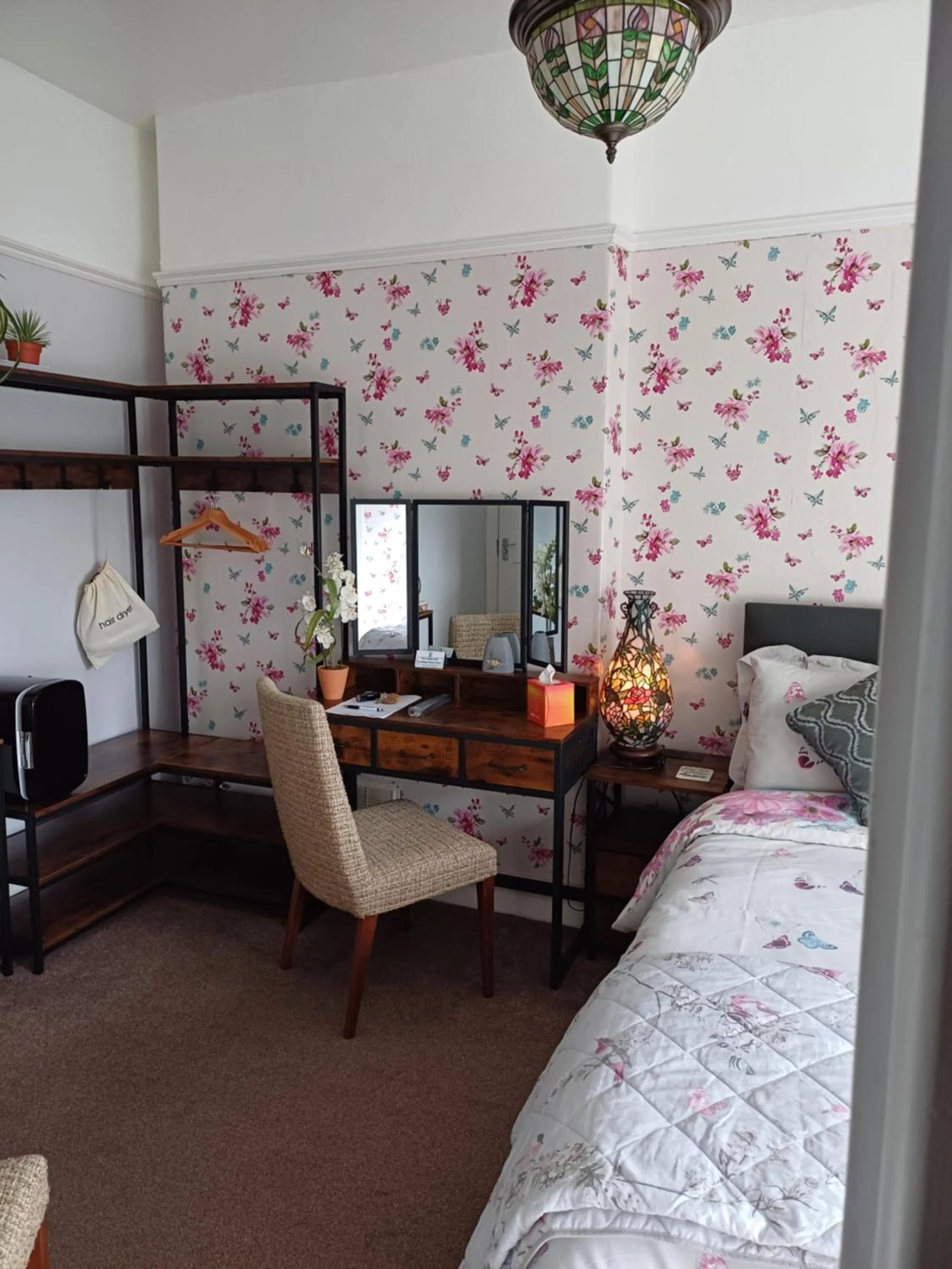 Bed in Llanwrtyd Hall B&B Angelis Holistic Retreat