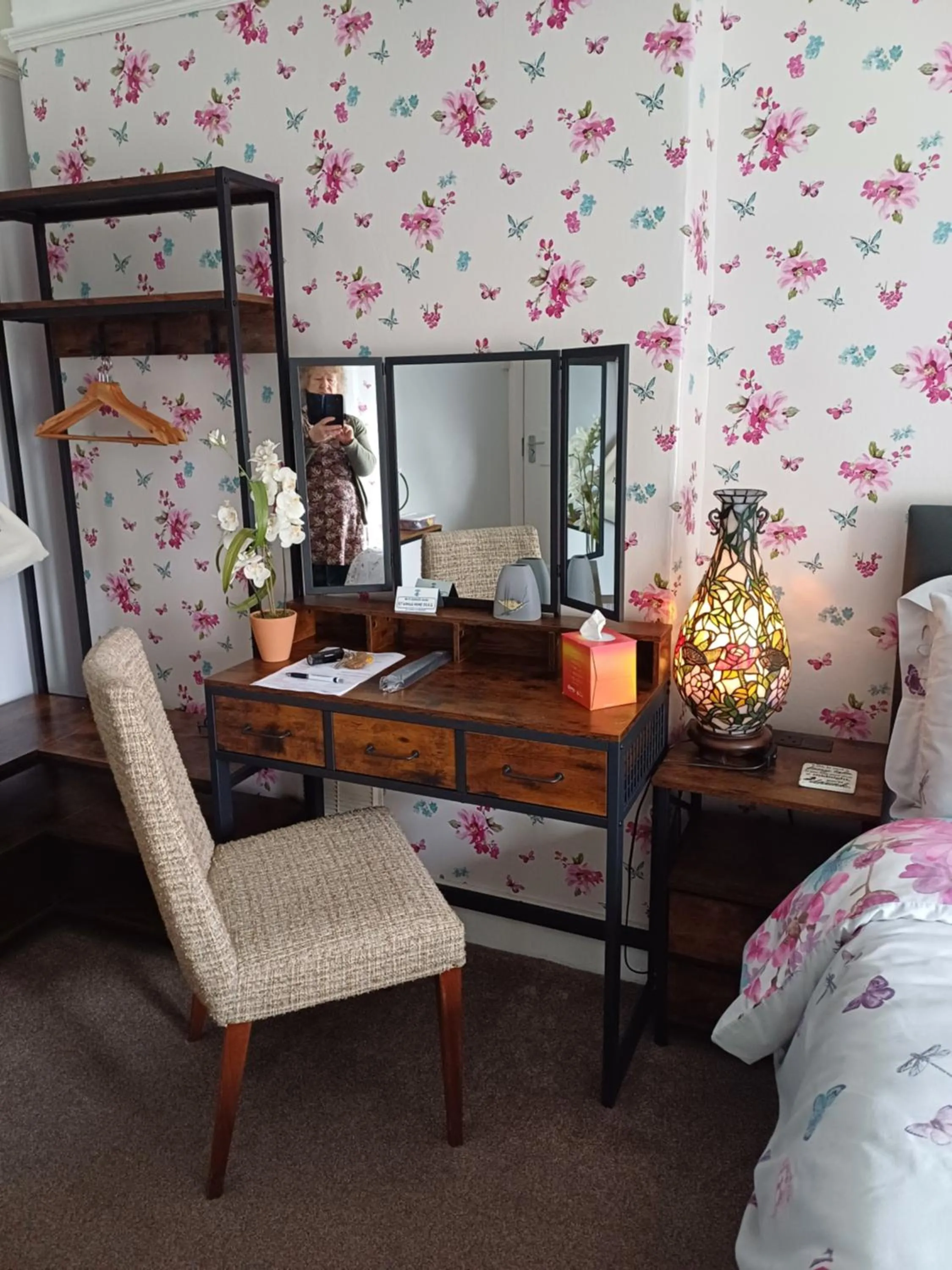 Bed in Llanwrtyd Hall B&B Angelis Holistic Retreat