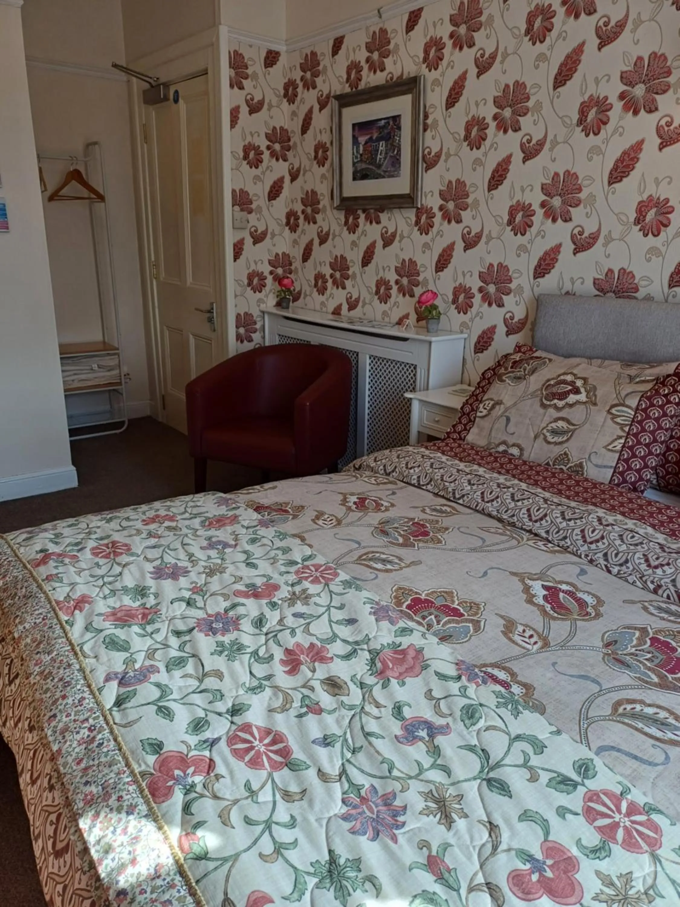 Bed in Llanwrtyd Hall B&B Angelis Holistic Retreat