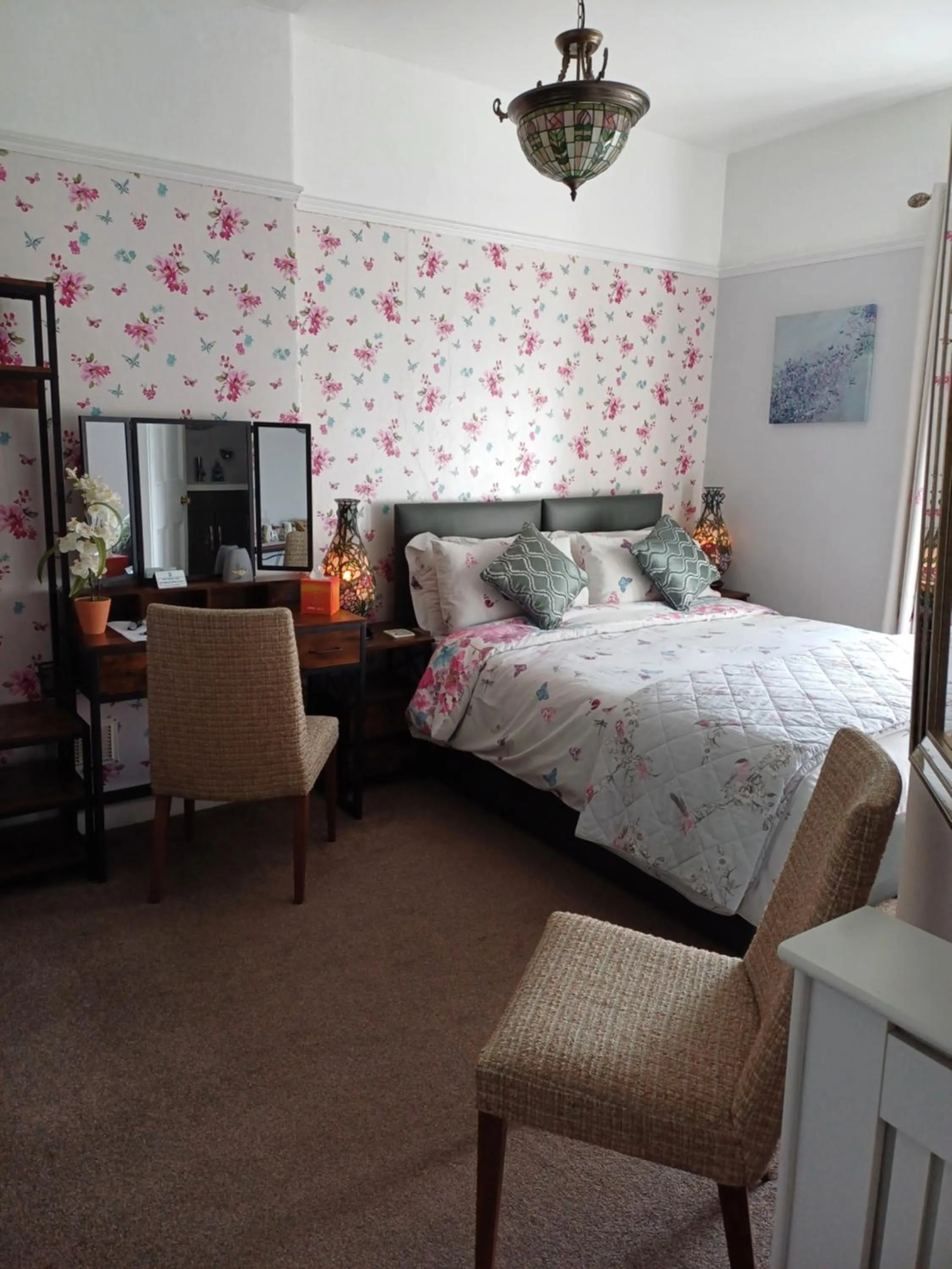 Bed in Llanwrtyd Hall B&B Angelis Holistic Retreat