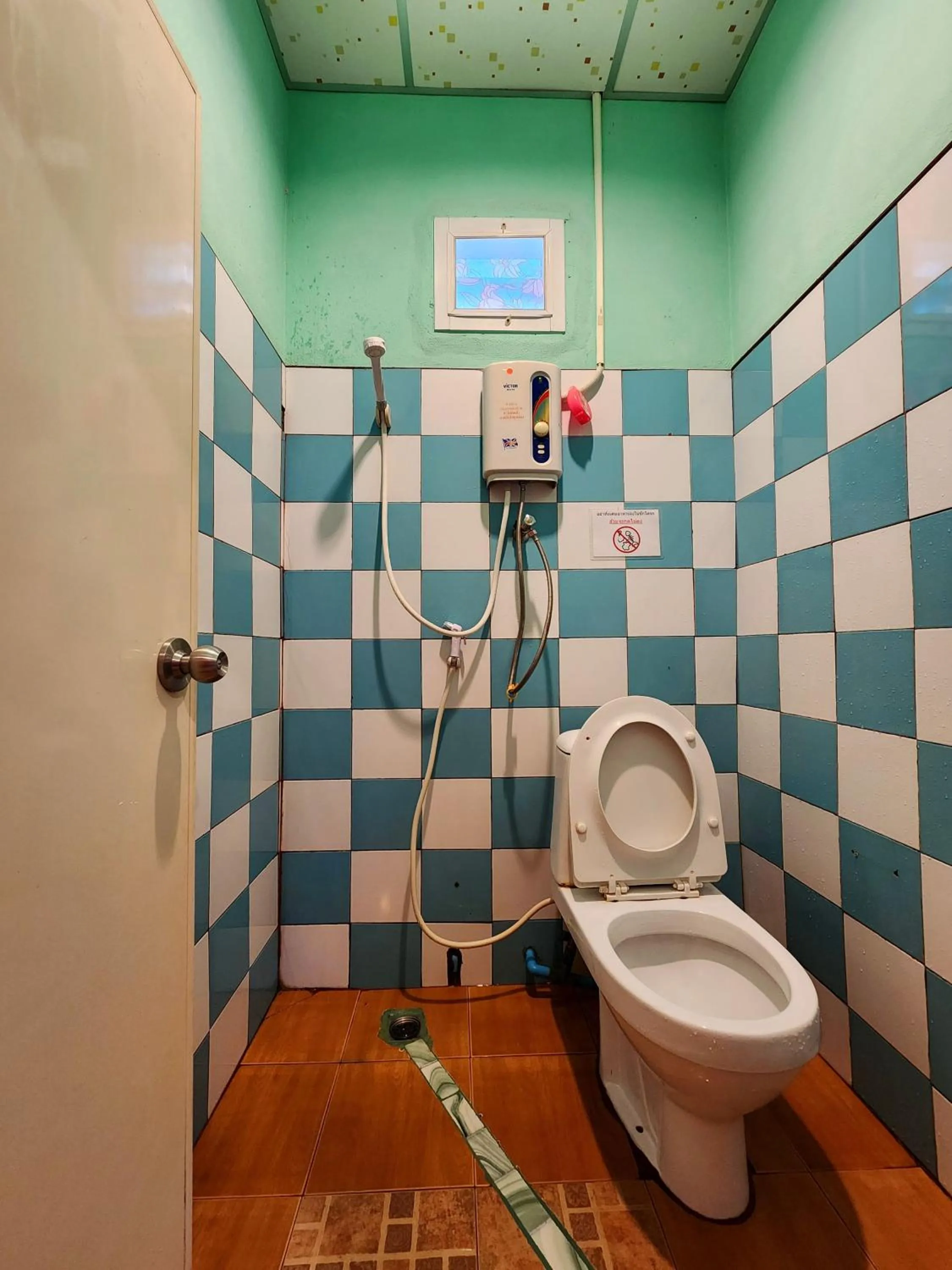 Shower in Ingpha Room For Rent