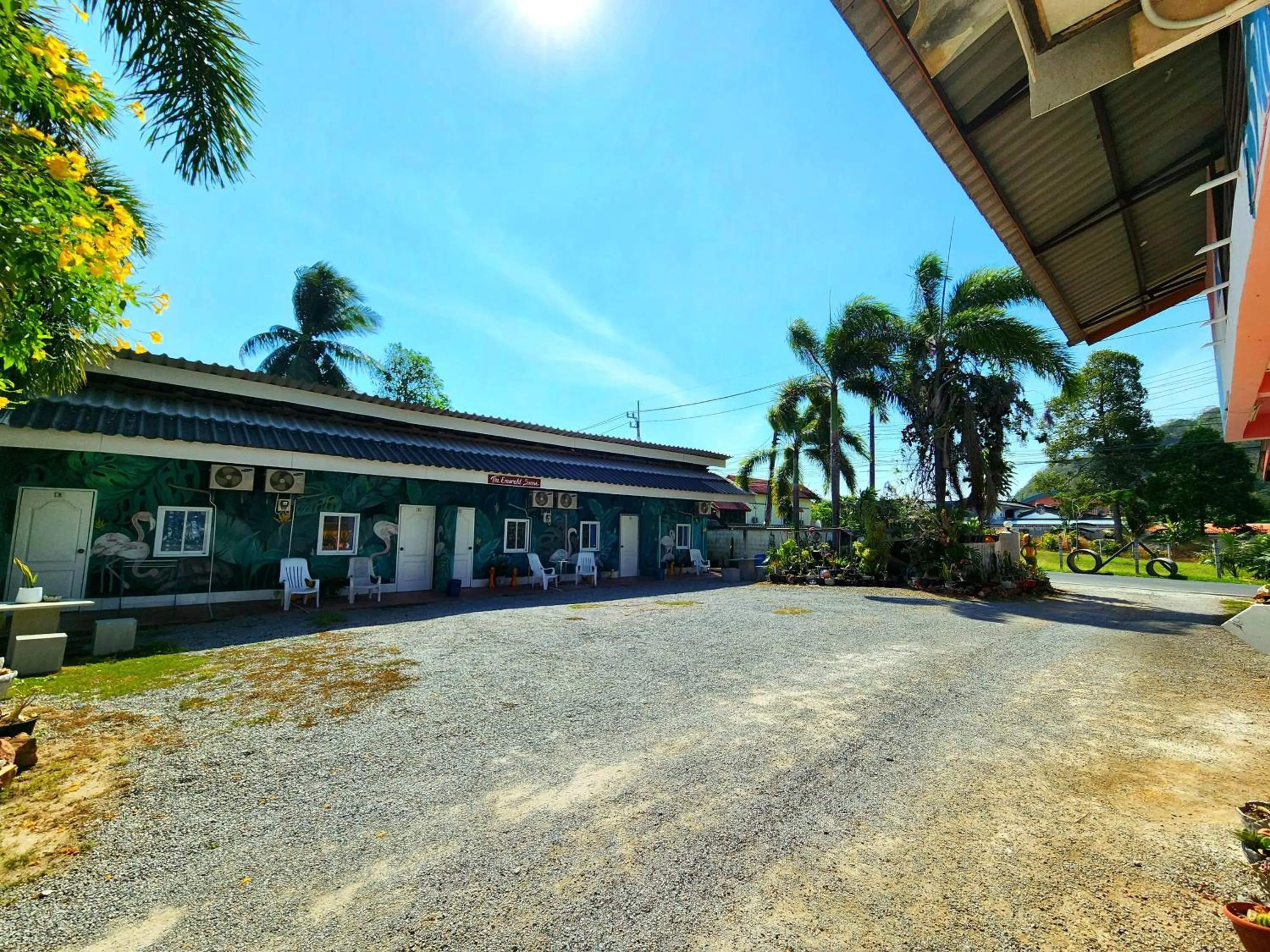 Property building in Ingpha Room For Rent