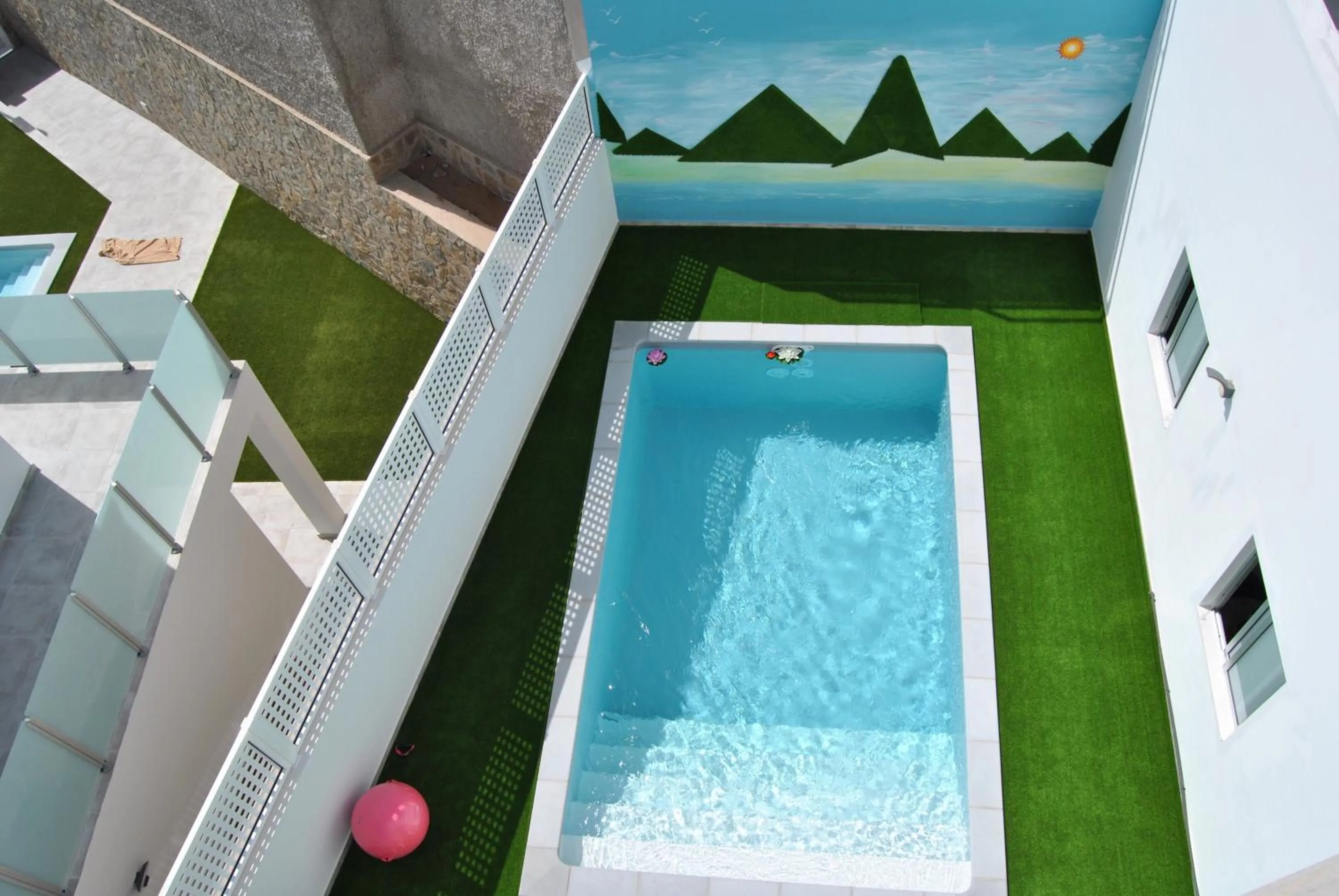 Big Villa Tauro with Private Heated Saltwater Pool & Jacuzzi & BBQ & Game Room & Arcade Games