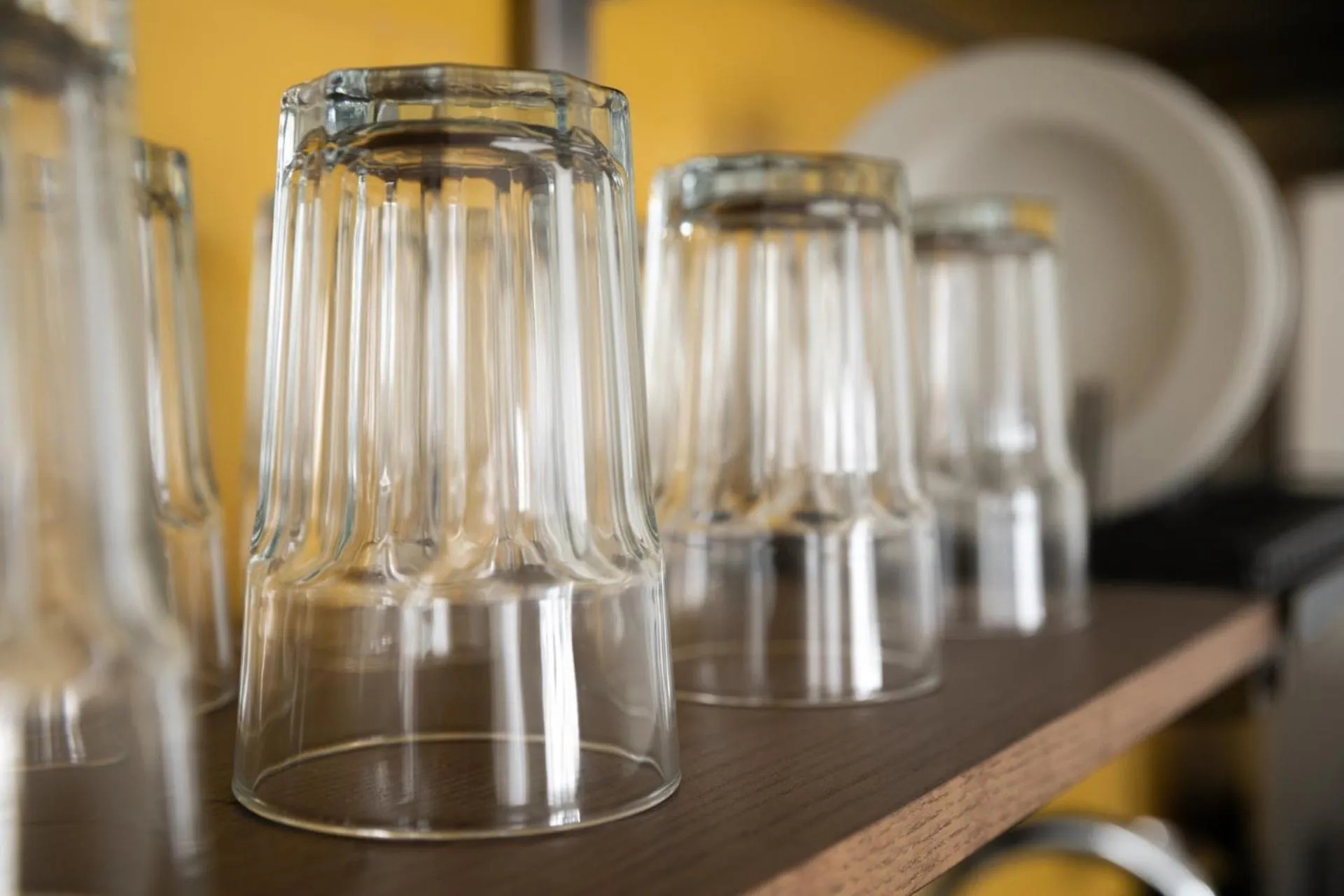 Communal kitchen in Planeta Cadiz Hostel