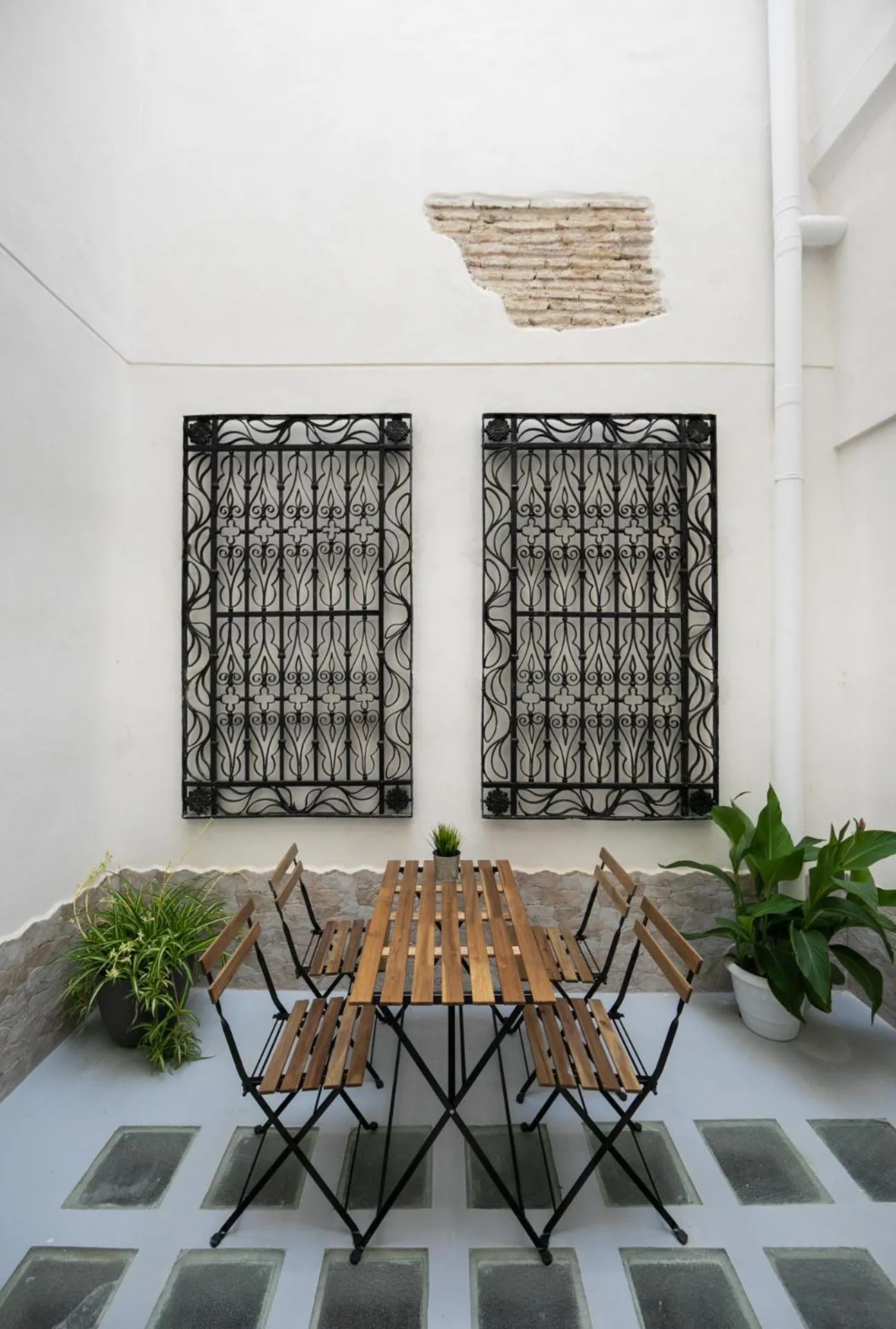 Balcony/Terrace in Planeta Cadiz Hostel