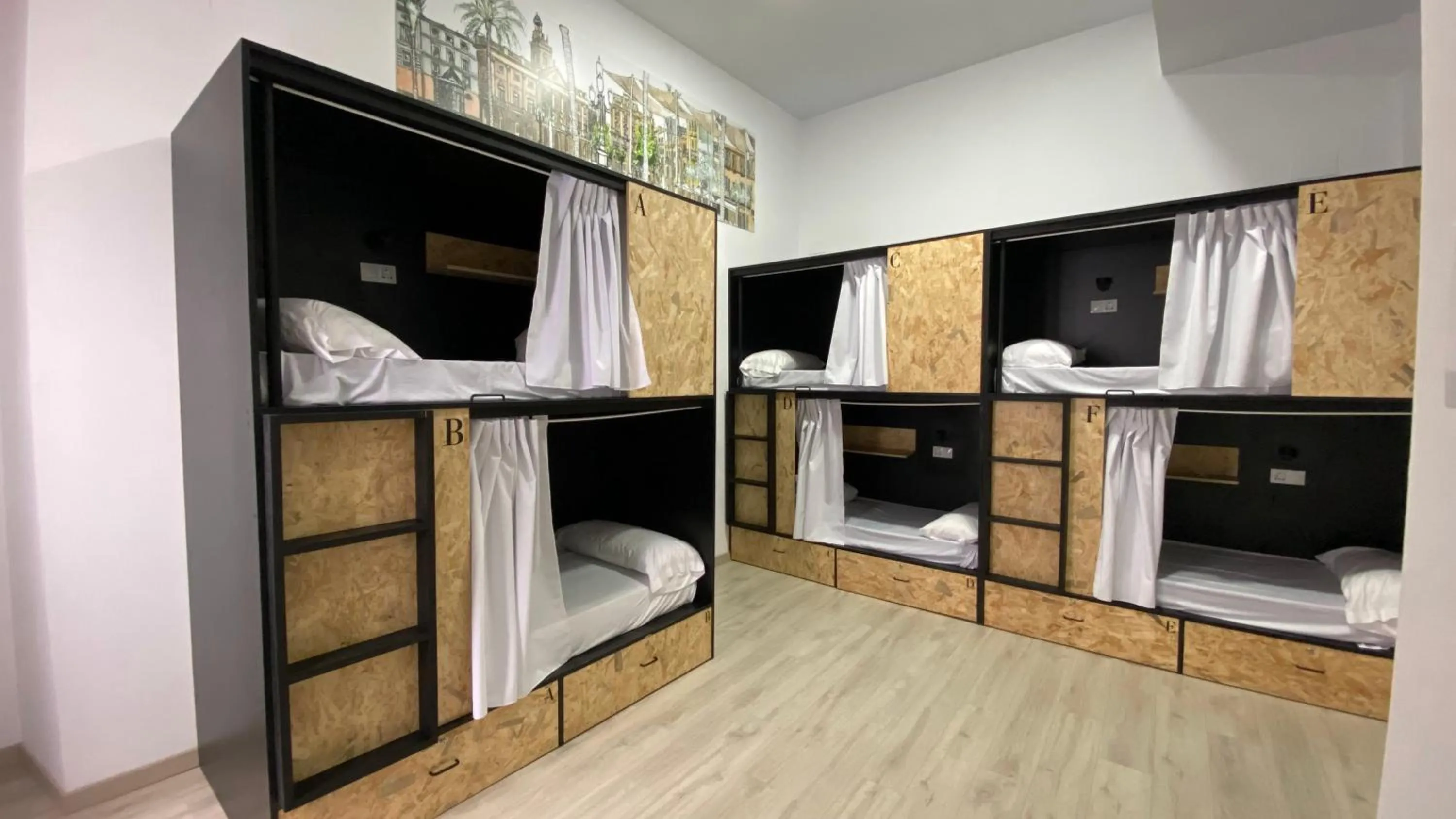 bunk bed, Bed in Planeta Cadiz Hostel