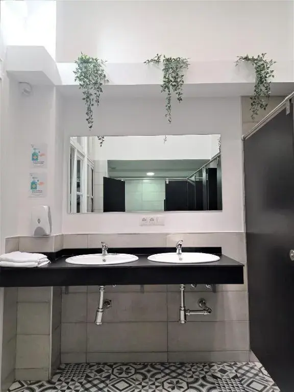 Single Bed in 10-Bed Dormitory Room in Planeta Cadiz Hostel Single Bed in 10-Bed Dormitory Room in Planeta Cadiz Hostel