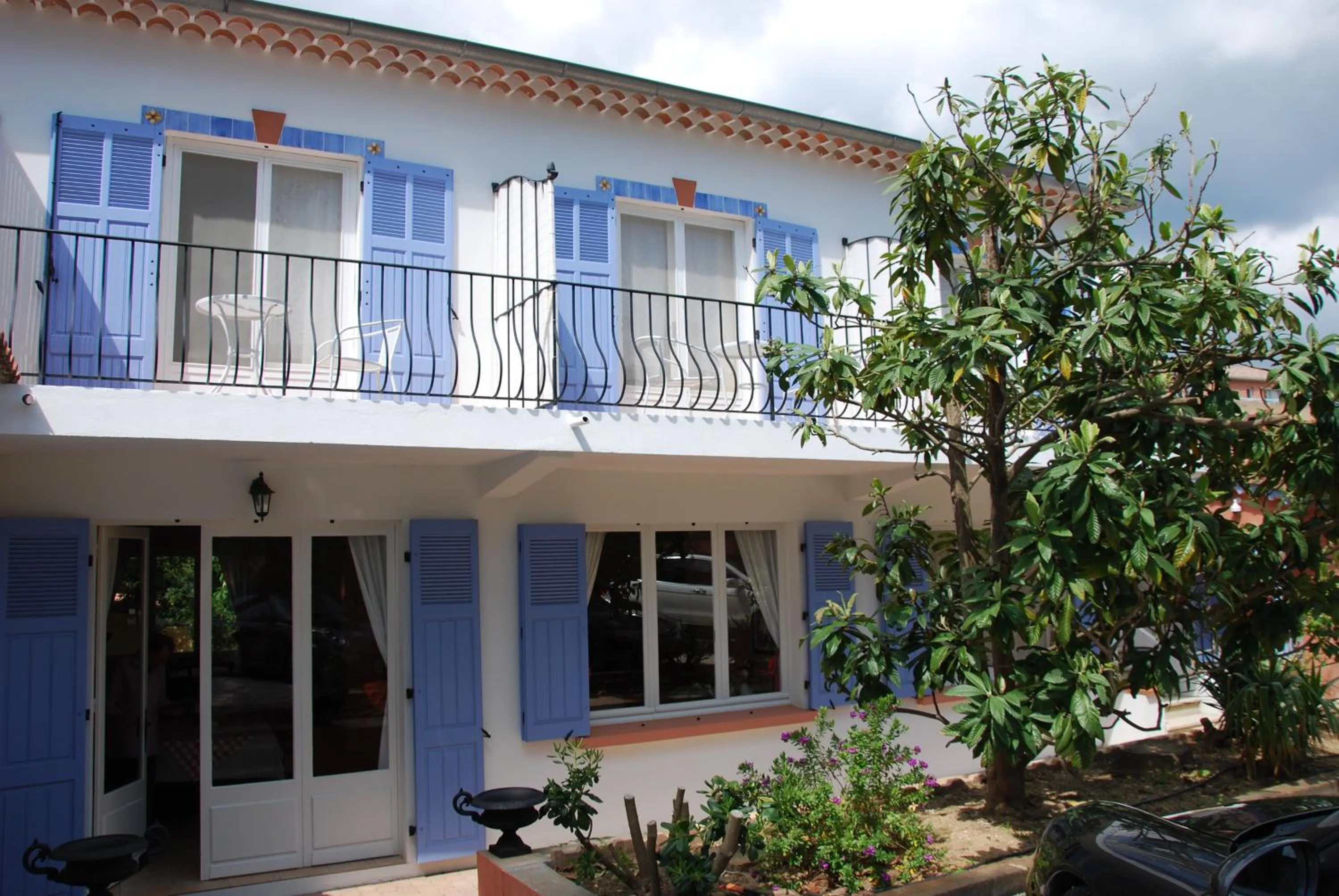 Property building in Hotel Villa Provencale